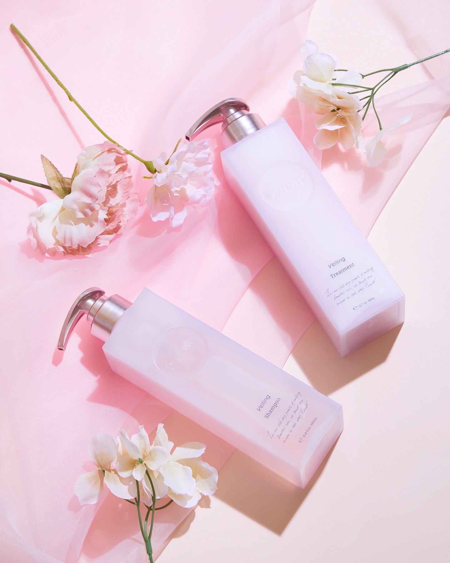 淡いピンクのボトルデザインが人気のヴェーリングシリーズ🧴🎀
⁡
艶やかに咲き誇る満開の花々をイメージした
可憐なピンクフローラルノートです💐🫧
⁡
お風呂場いっぱいに広がる香りをお楽しみください🛁🌙
⁡
⁡
#purunt #プ