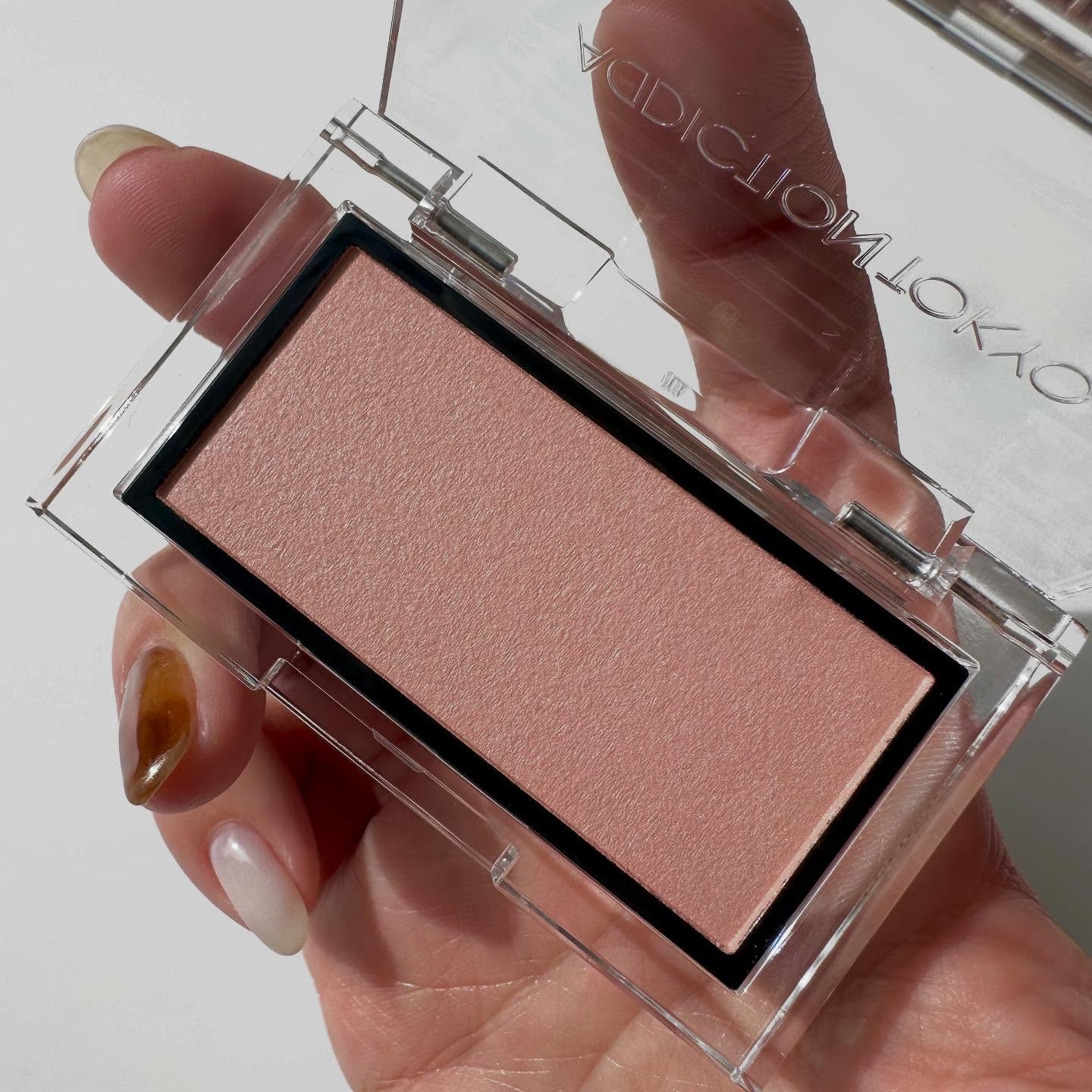 アディクション ザ ブラッシュ マット/ADDICTION/パウダーチークを使ったクチコミ（2枚目）