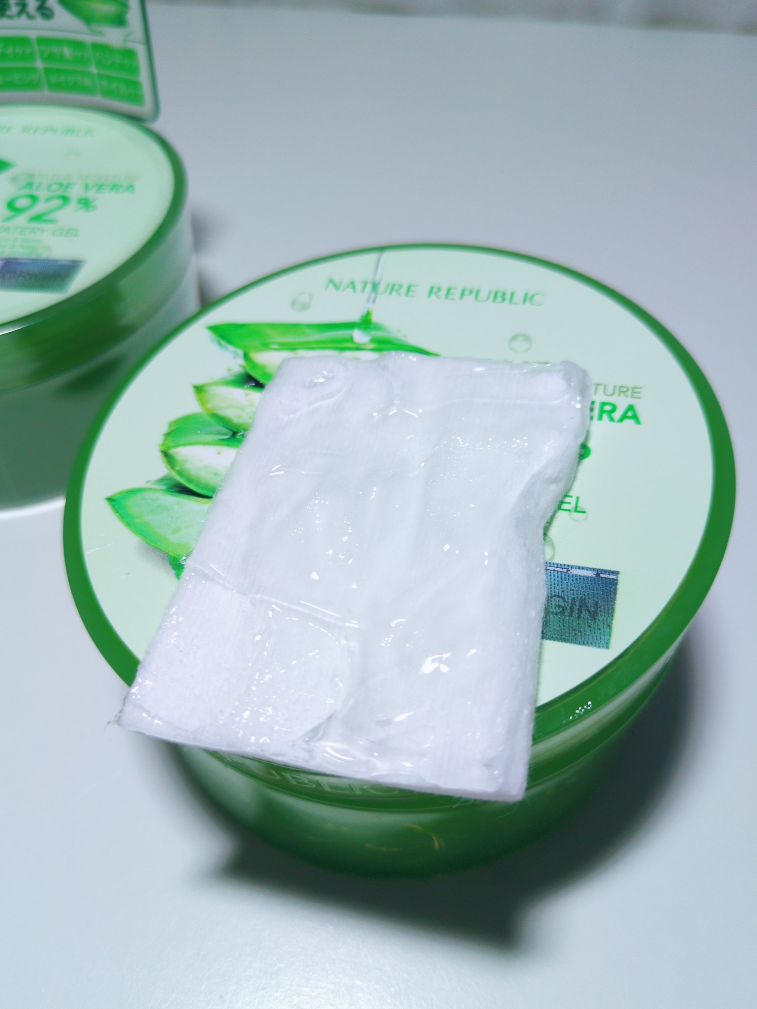 マイルド＆モイスチャーアロエジェル/ネイチャーリパブリック/ボディローションを使ったクチコミ（2枚目）