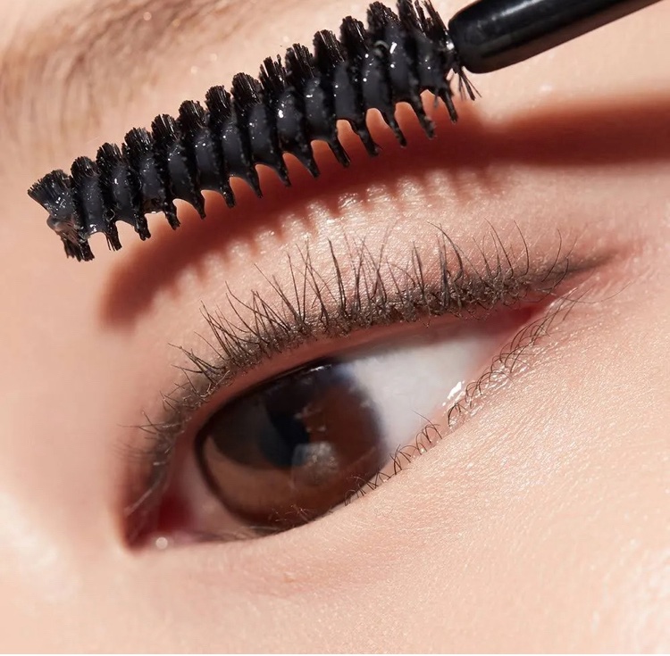 ペリペラ インク セッティング マスカラ フィクサー/PERIPERA/マスカラ下地を使ったクチコミ（3枚目）