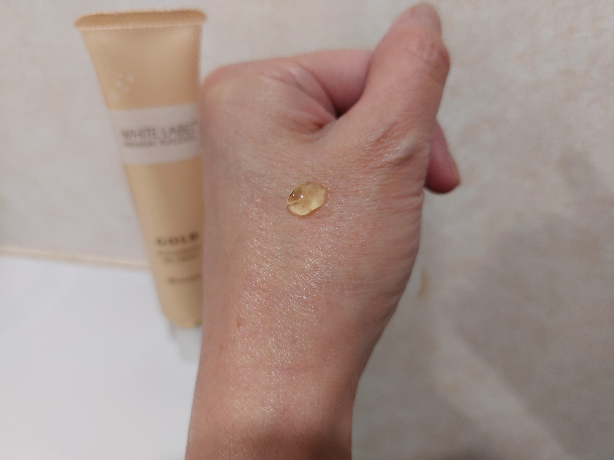 金のプラセンタ濃ハリもっちりーな/ホワイトラベル/アイケア・アイクリームを使ったクチコミ（2枚目）