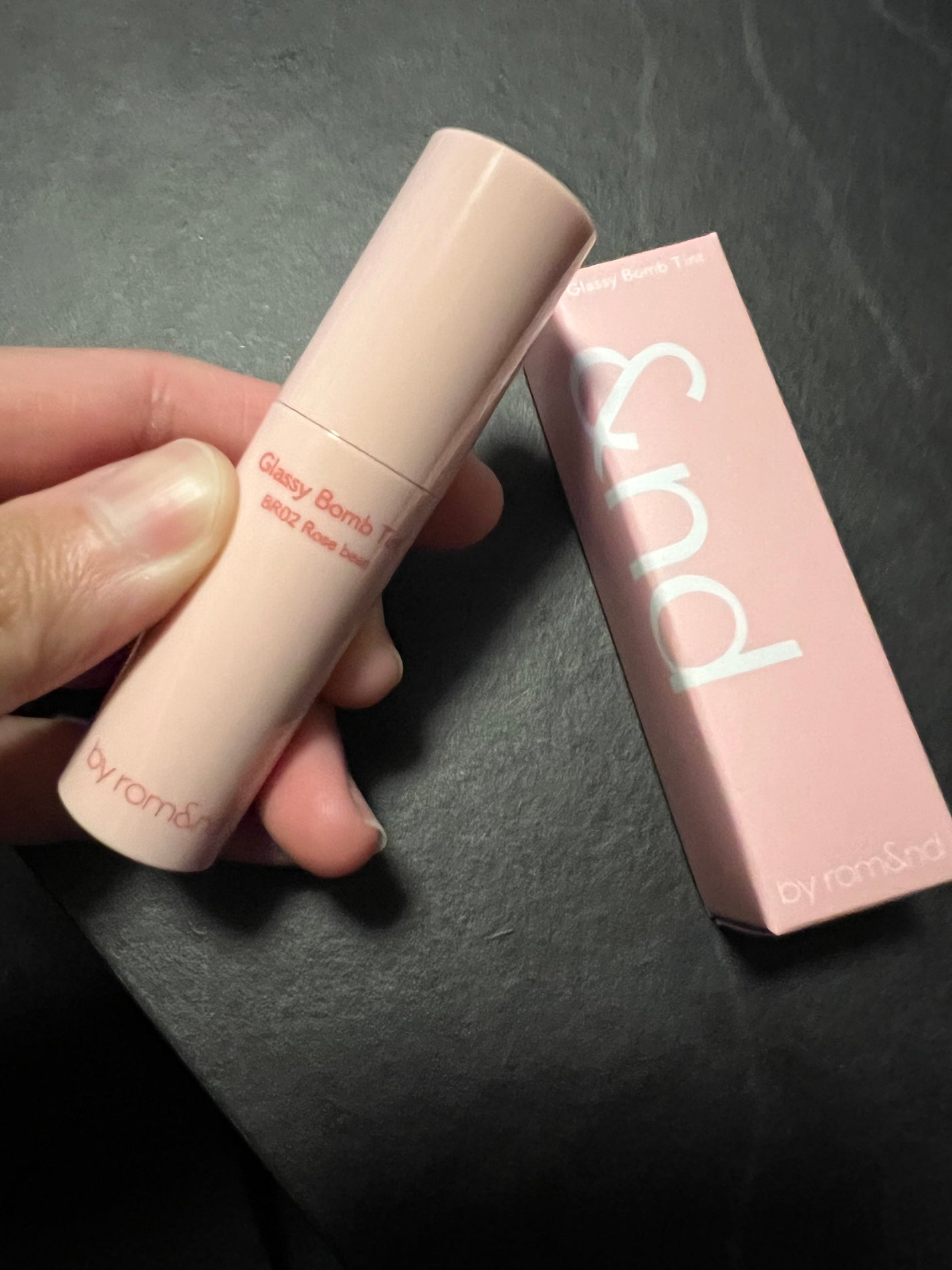 アンドバイロムアンド グラッシーボムティント/&nd by rom&nd/リップティントを使ったクチコミ(1枚目)