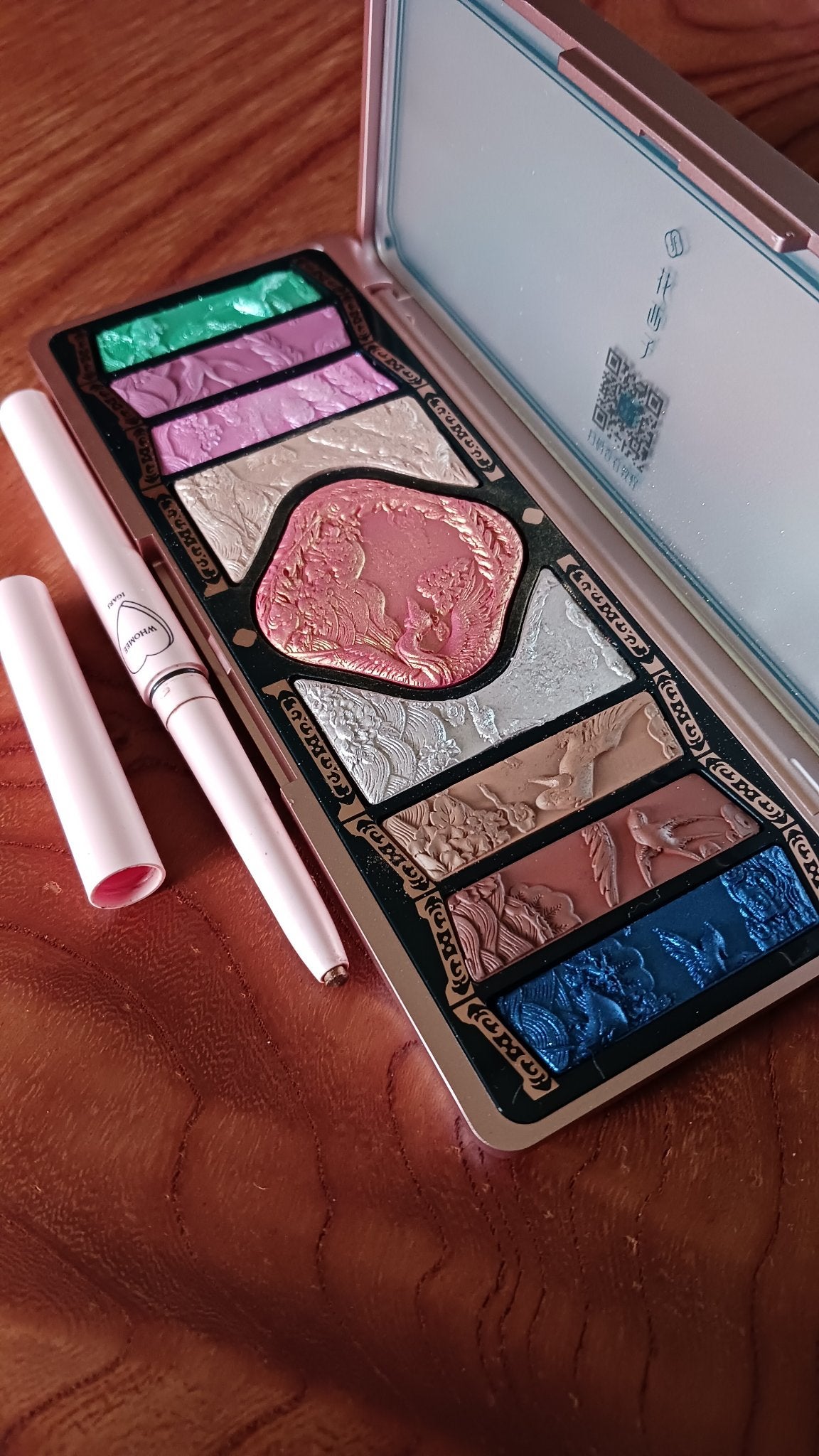 牡丹鏤月浮雕 百鳥朝鳳/花西子/アイシャドウパレットを使ったクチコミ(5枚目)