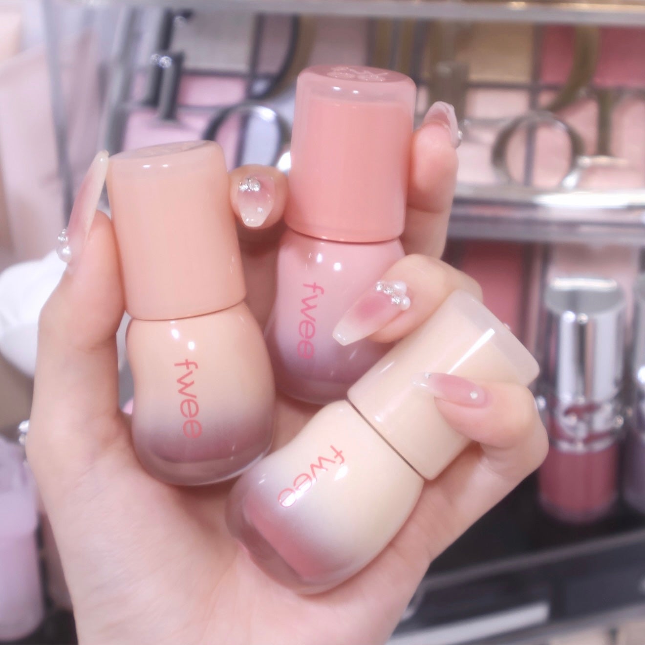 フィー 3Dボリューミンググロス/fwee/リップグロスを使ったクチコミ(2枚目)