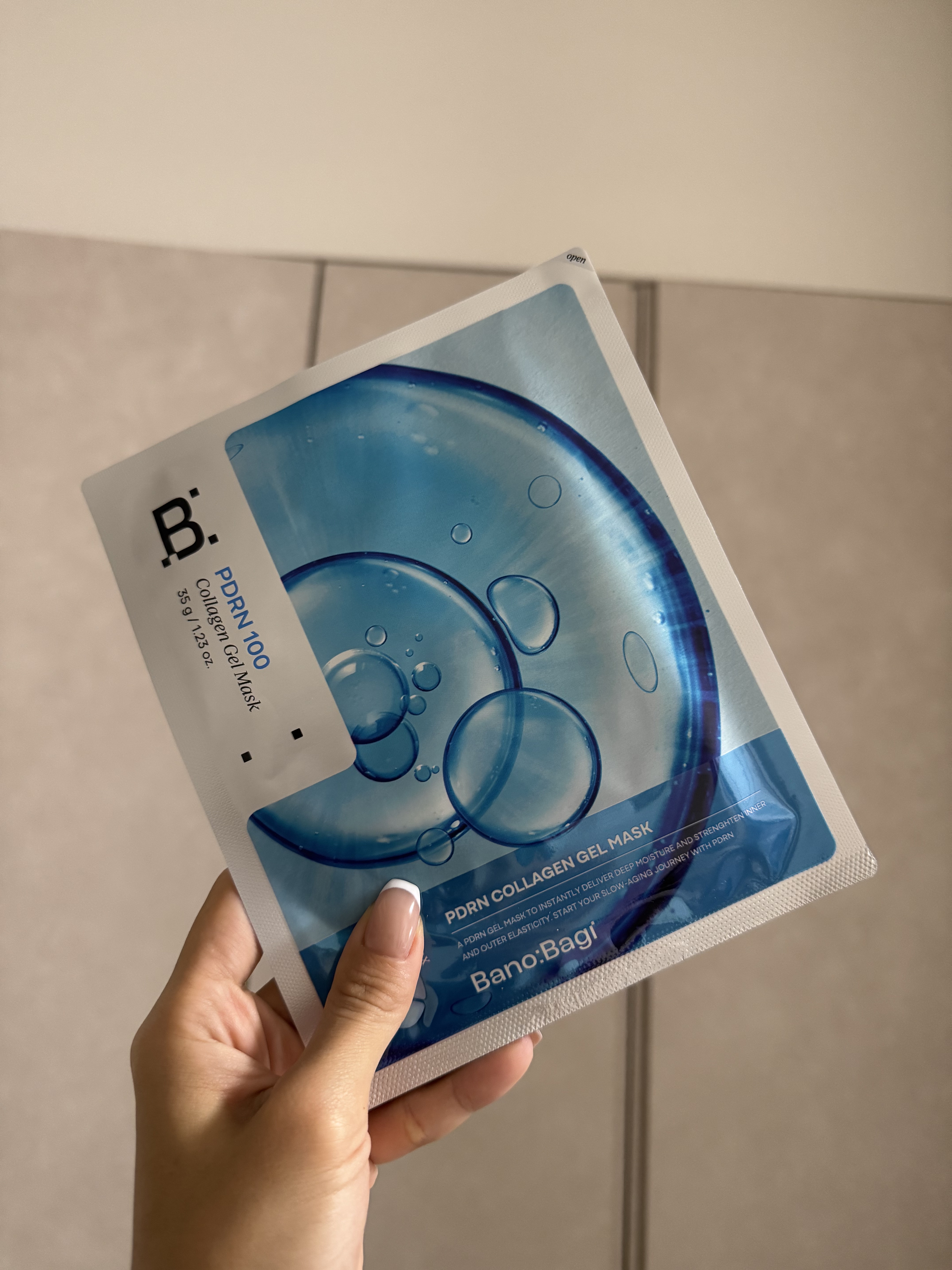 BANIBAGI様よりいただきパックをお試ししました！

プルプルのコラーゲンマスクはお肌にとーっても密着して、潤いを閉じ込めてくれます。
マスクパック取るとワントーン明るくなった気がする

美容液ヒタヒタのマスクパックも好きだけど、たまに