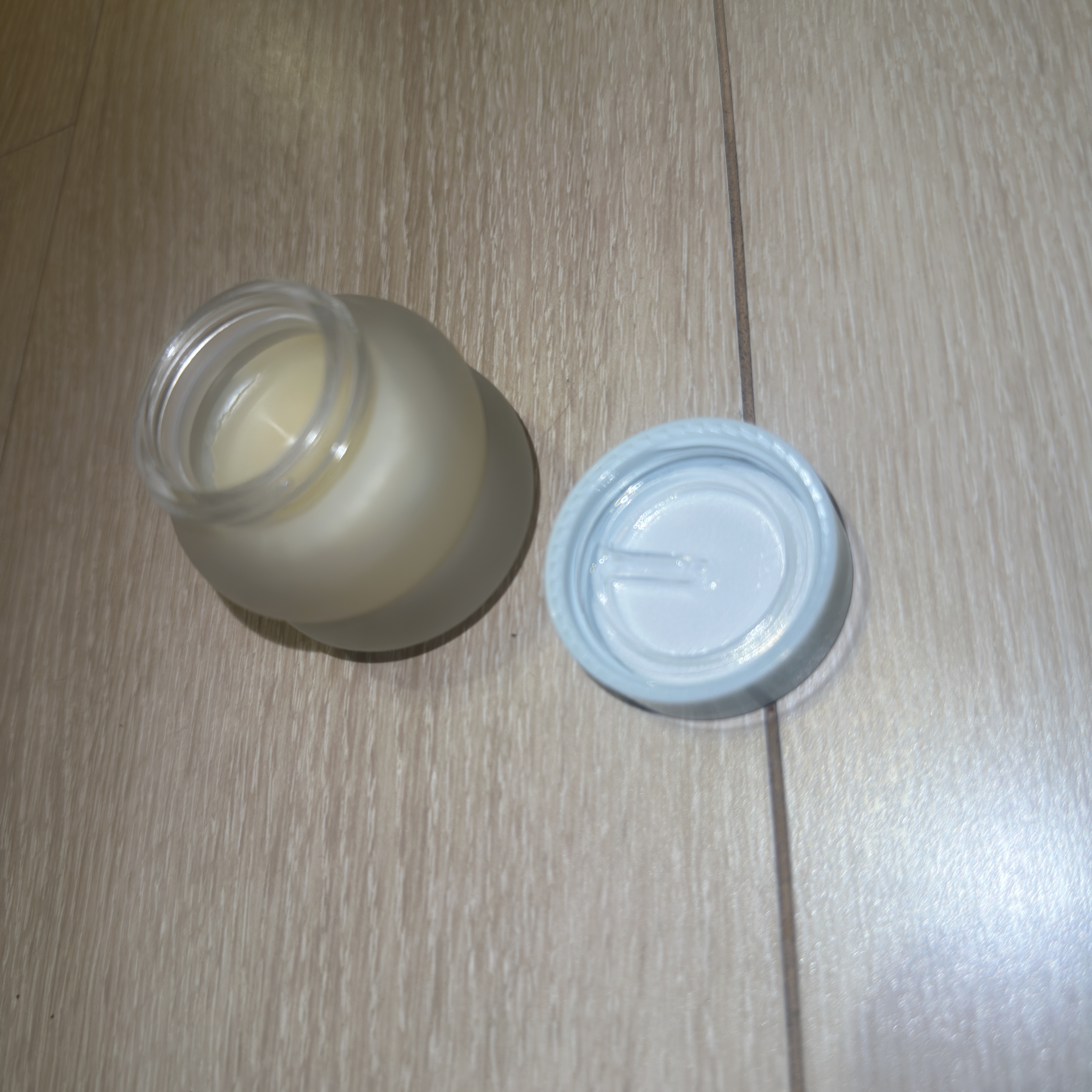 #粘膜リップ #qoo10 #リップスクラブ #pr 

TOCOBOレモンシュガースクラブリップマスク


すっごく良かったよ！肌に優しいし、つけてる間ずっと気持ちいい感じだったんだ。朝起きたら肌がツルツルになってて、感動した


