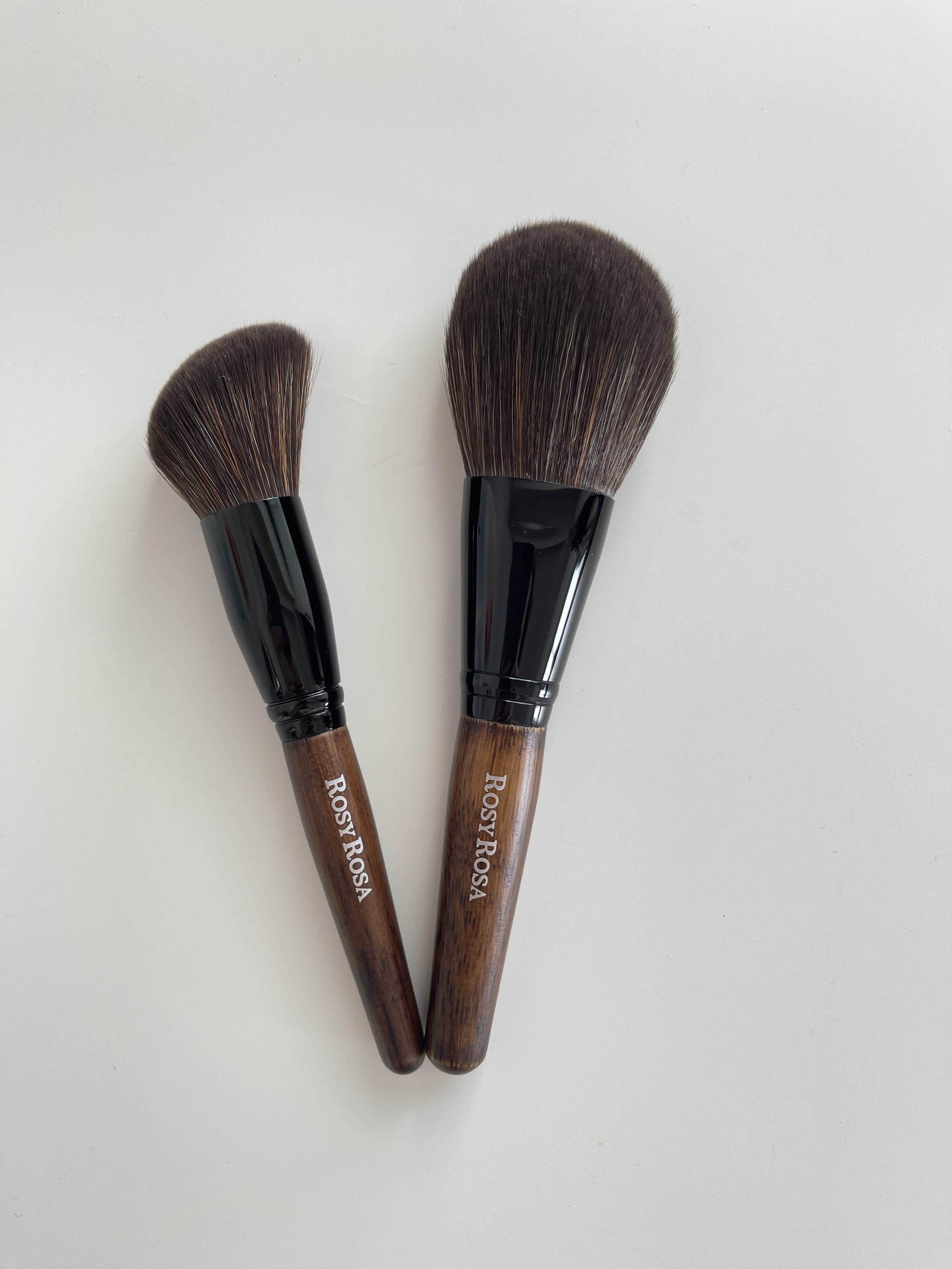 待ってました！
ロージーローザのパウダーブラシEXシリーズにチーク用が出た！
一度触ったらハマるからストック買いしたくなる
アイメイクシリーズもあるといいな
次の新作に期待してます☺️
#メイクツール #メイク道具 