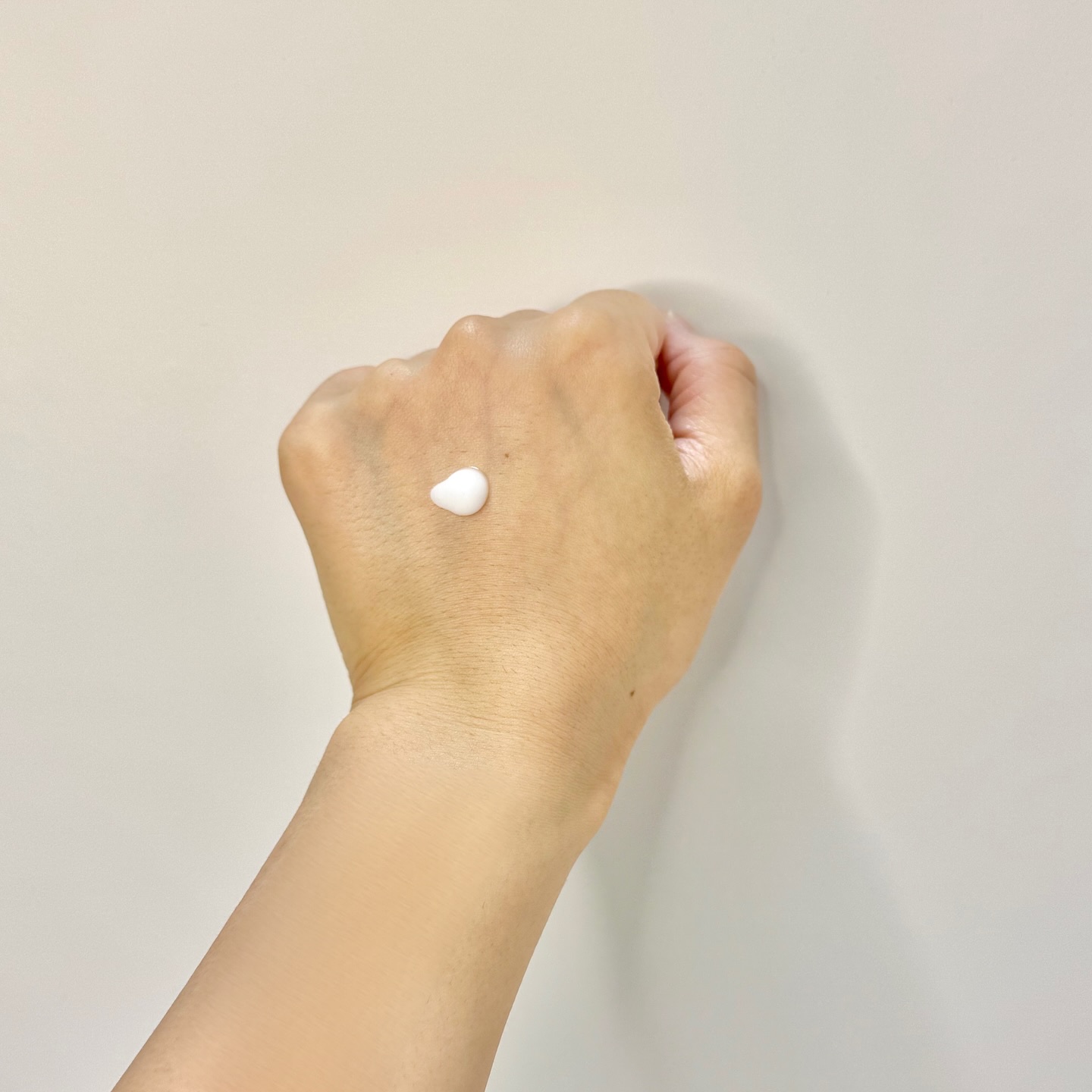 ニベア ルーセントビューティ ディープモイスチャー 浸透保湿美容液ボディミルク リッチローズの香り/ニベア/ボディミルクを使ったクチコミ（2枚目）