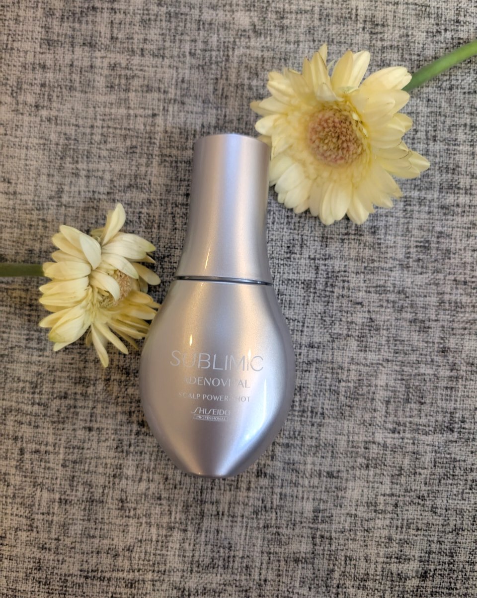 サブリミック / アデノバイタル スカルプ パワーショット

頭皮深層にアプローチする育毛エッセンスです！

スプレー式になっているので片手でも使いやすくて透明な細かい霧って感じでべたつきが少なく使用しやすいです。

スタイリッシュなデザイ