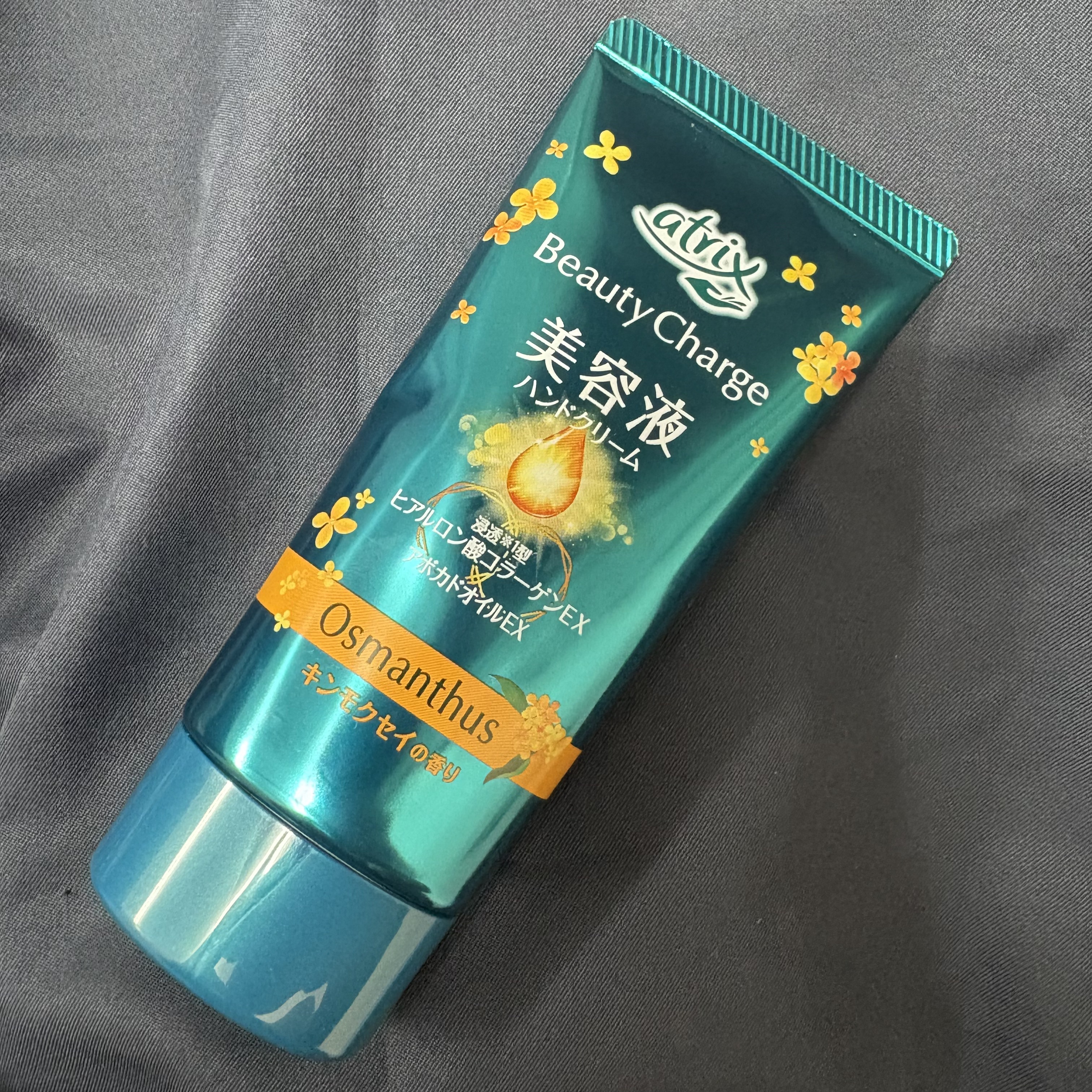 秋🍂の香り
───────────────

 アトリックス
 アトリックスビューティーチャージハンドクリーム 金木犀の香り

───────────────
.
秋限定のキンモクセイの香りが今年も出ていたので購入。

アトリックスのハン