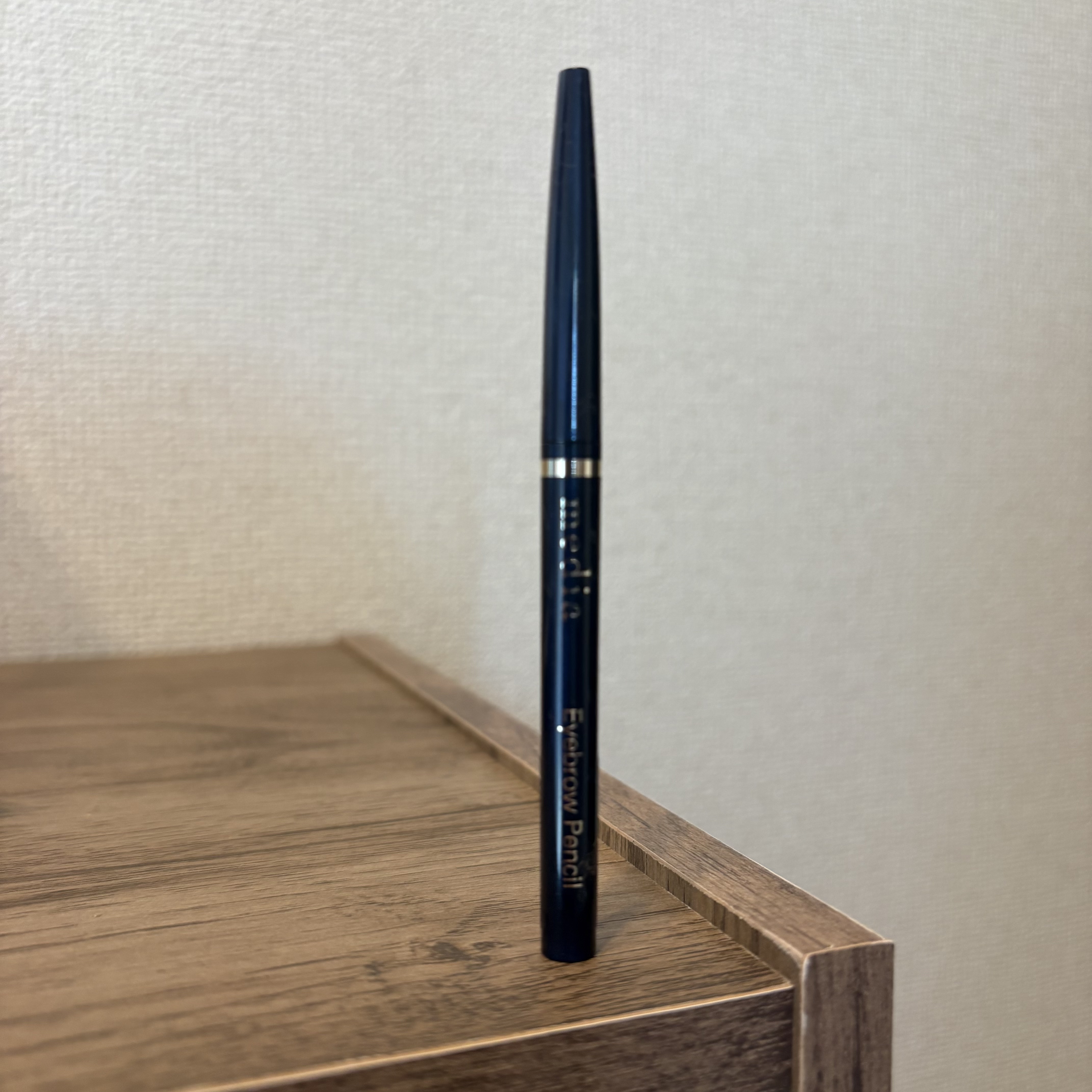 ☺︎media

アイブロウペンシルAAだ円
DB ダークブラウン

ドンキでなぜか300円くらいで買えた！
髪色を暗くしたのと、持ち運びしやすいペンシルタイプが欲しかったのでこちらを購入。
発色は薄めだけど、使いやすくて満足🙆🏻

本