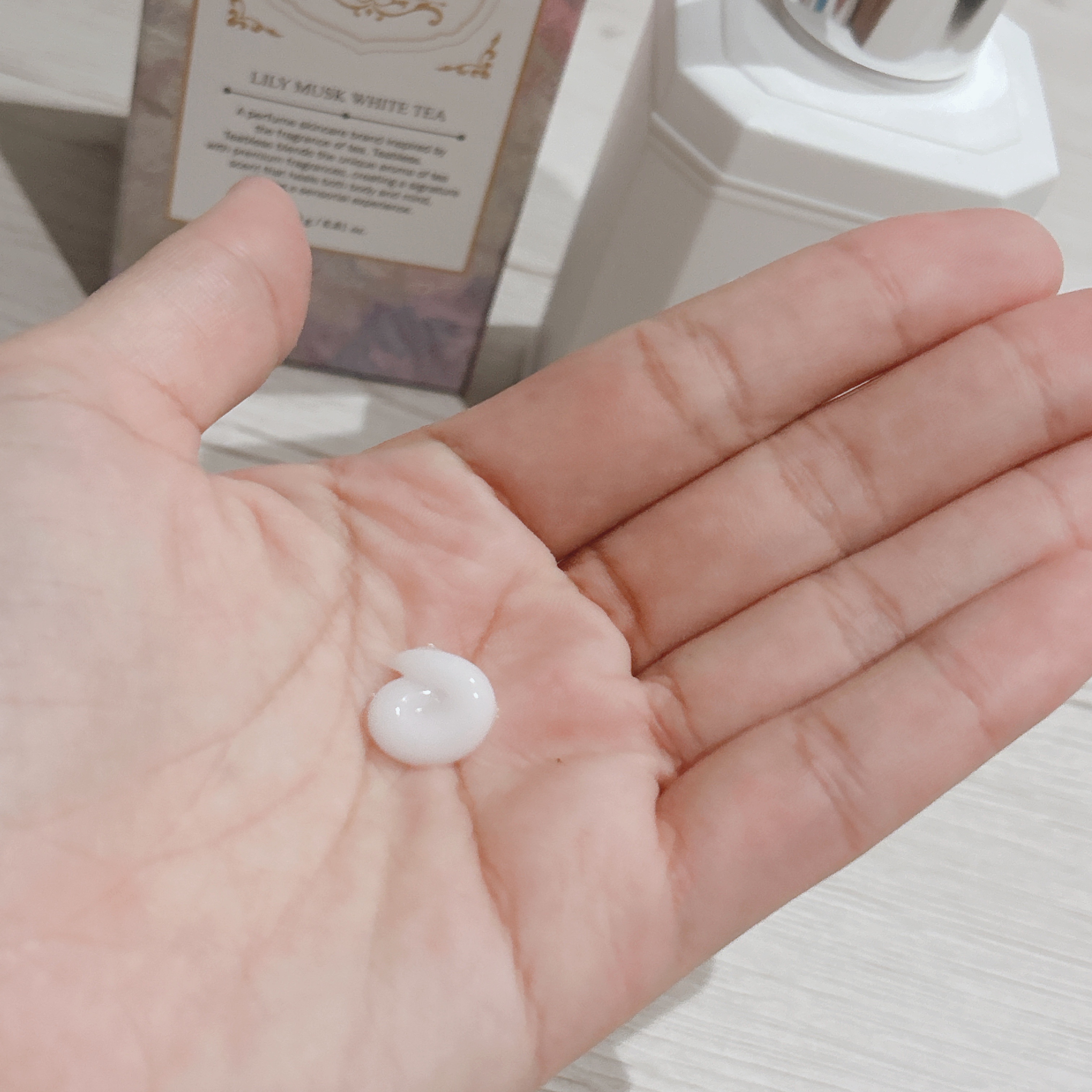 パフュームボディローション リリィムスクホワイトティー/TEABLESS/ボディローションを使ったクチコミ（2枚目）