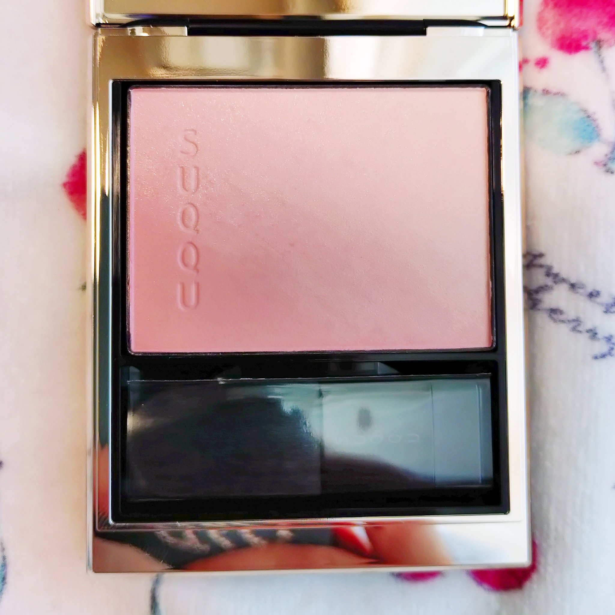 SUQQU
ブラーリング カラー ブラッシュ
01淡音 -AWAOTO

ブラーリング カラー ブラッシュの06 番はすでに持っているのですが、01番も気になっていて。アットコスメですぐ売り切れたちゃうから買えなかったのですが、やっと買えま