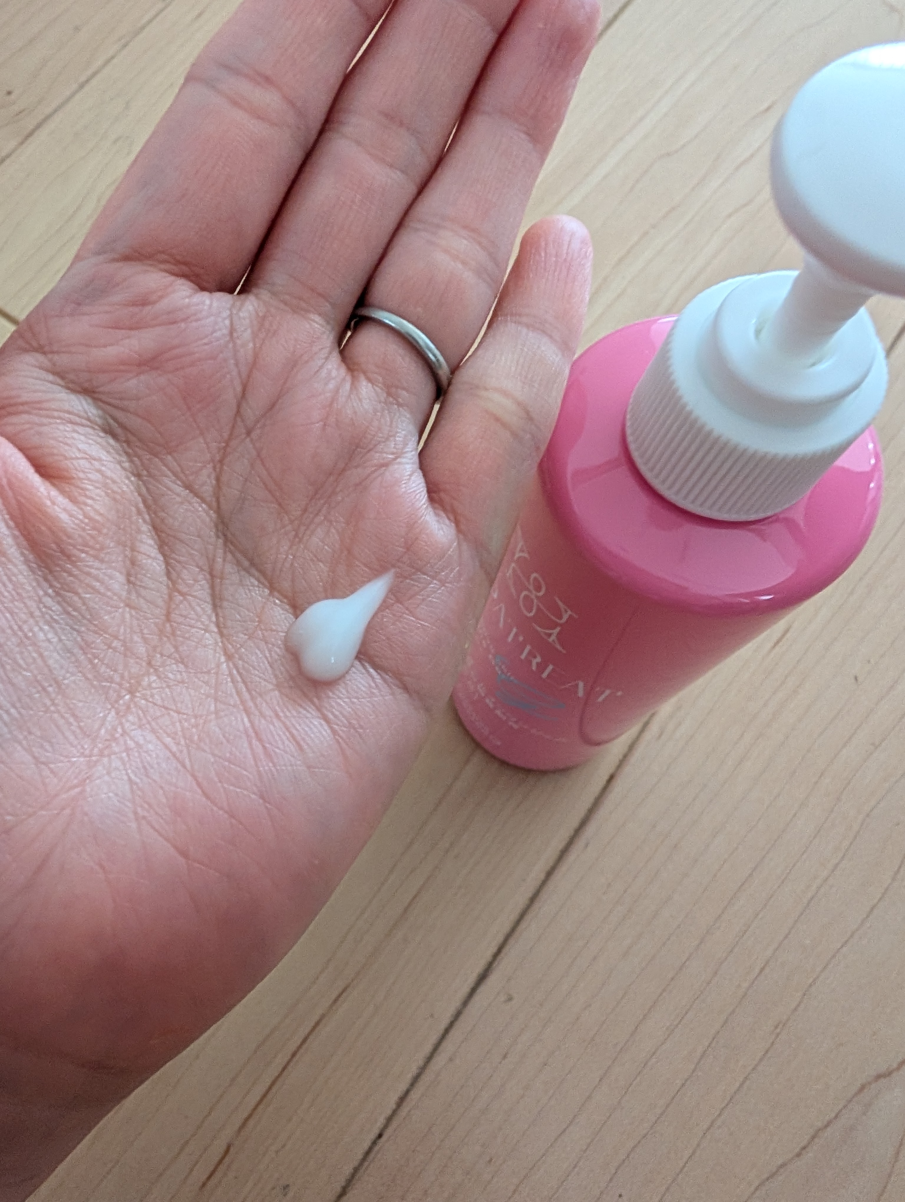 ゼトックスタイル ヘパトリート 薬用保湿オールインワンジェル　[医薬部外品]のクチコミ「へパトリート薬用保湿 オールインワンジェル

【製品特徴】
保水有効成分・ヘパリン類似物質はそ.....」（2枚目）