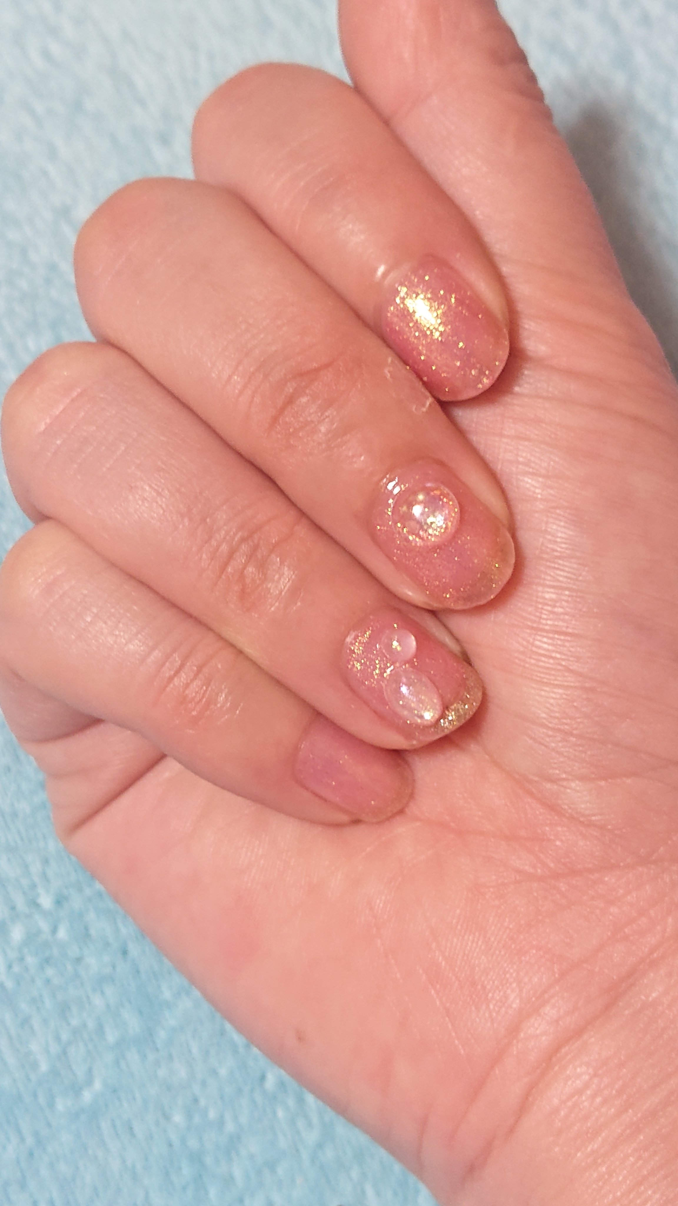 キャンメイクカラフルネイルズN31ラブリーシャワー
ネイルシールセリア！！
シンプルに出来るのにかあいい💜‪