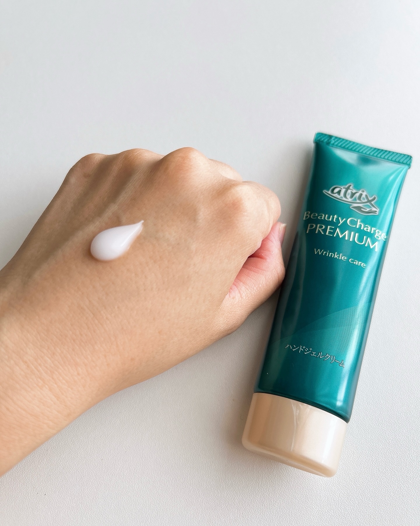 アトリックス ビューティーチャージプレミアム シワ改善 ハンドジェルクリーム 無香料/アトリックス/ハンドクリームを使ったクチコミ（3枚目）