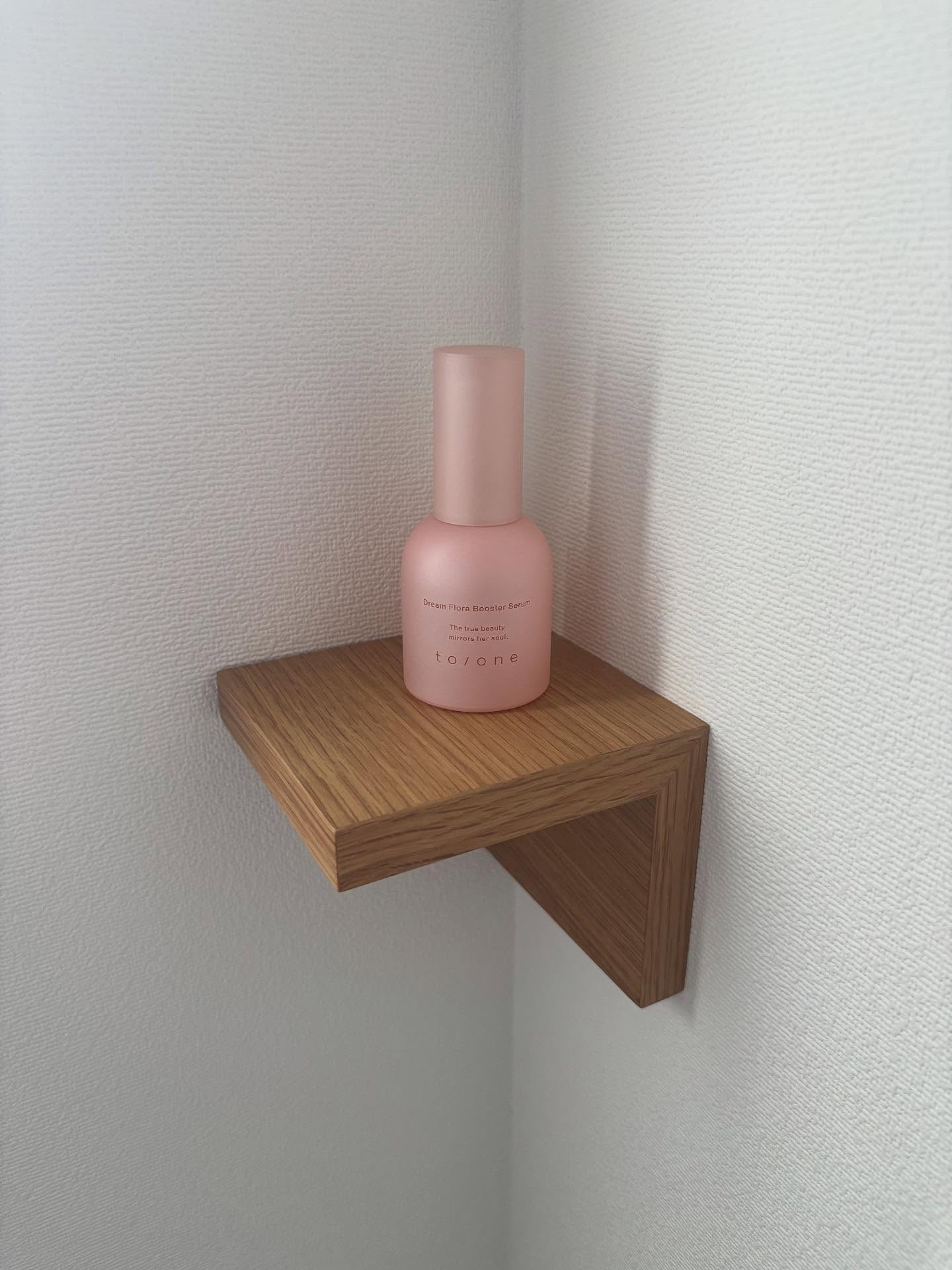 .

to/one
ドリーム フローラ ブースター セラム　55ml

┈

新作の導入美容液、モニターでお試しさせていただきました🎀

今回はナイアシンアミド8％など、
なんと57種もの美容成分がぎっしり入ったブースター✨

最近までブ