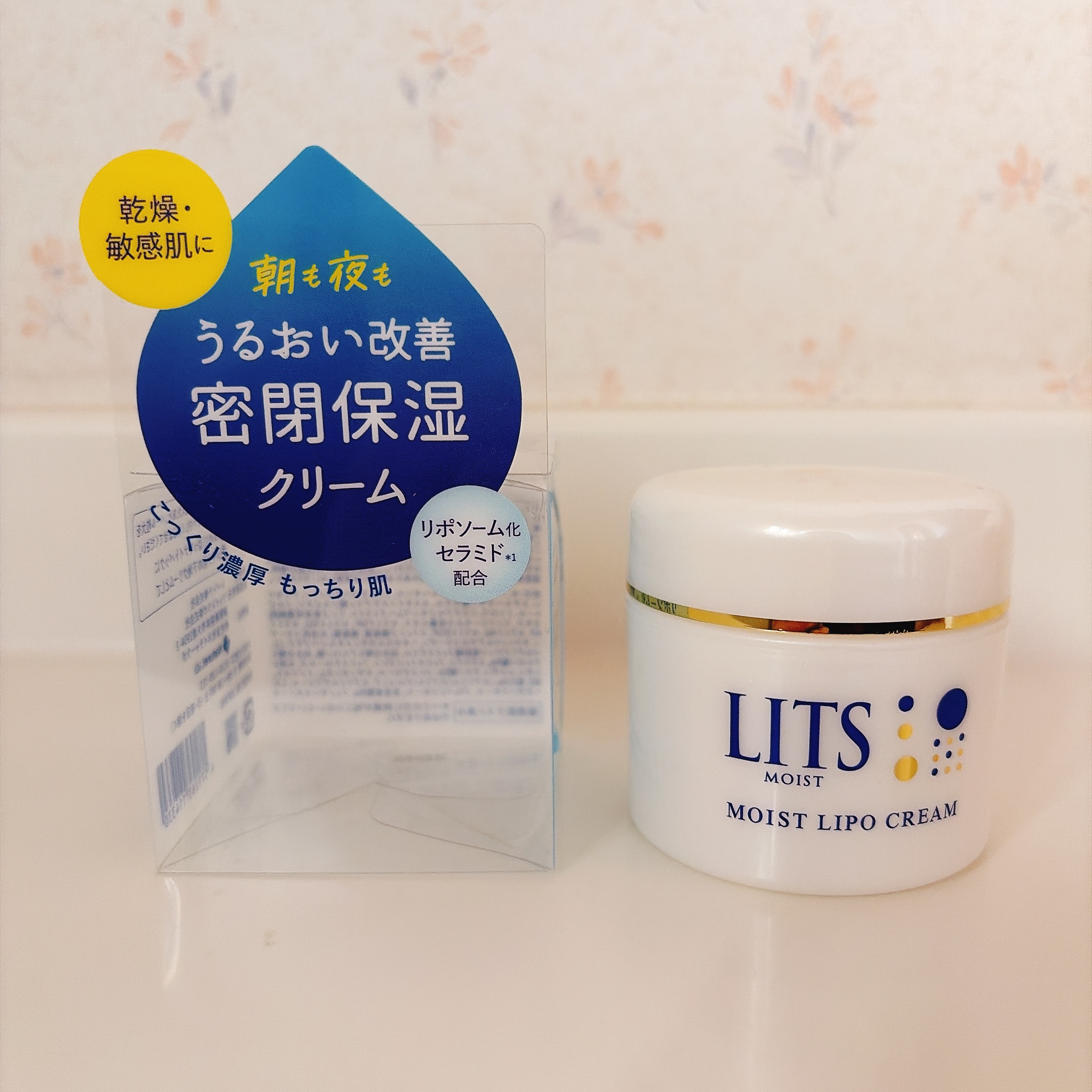 

‎🤍 リッツ モイストリポクリーム 💙

角層深くまで届き、整え、満たす…💭 .
自ら潤う*高保湿クリーム‎🤍 .
*保湿成分を補うこと

ピタッと密着してうるおいを密封しつつベタつかない
「モイストリッチヴェール」処方を採用�