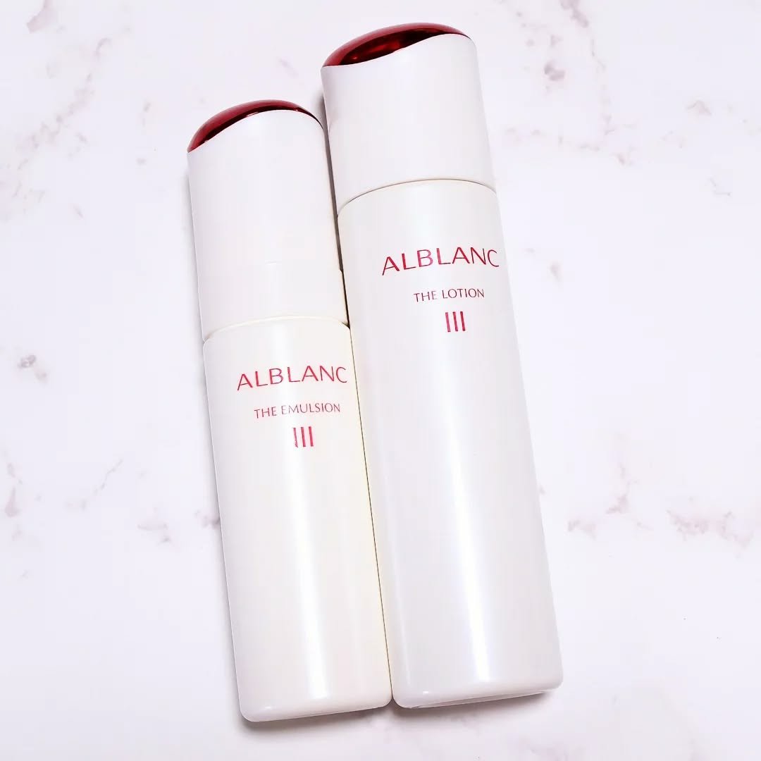 #PR #アルブラン

⭐商品名：ザ ローションⅢ　＜医薬部外品＞　販売名：アルブラン　ローションⅢg　メラニンの生成を抑え、シミ・ソバカスを防ぐ
とろみのあるなめらかな黄色のテクスチャーで、
肌にスッと馴染みやすいです◎。
朝夜使いたくな