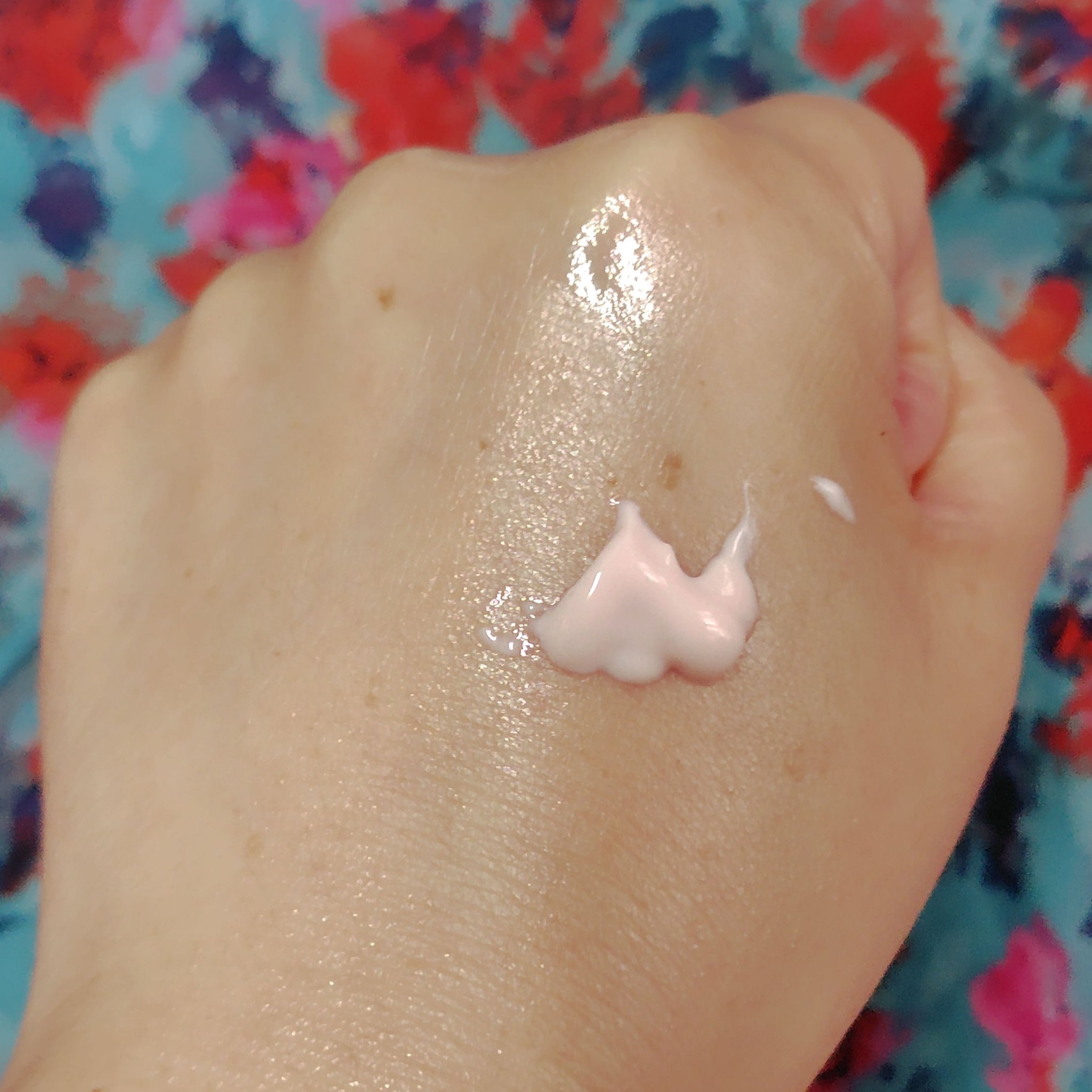 よっぱのクチコミ「デパートのカウンターで頂いたサンプル

ピンクっぽい下地

結構なツヤ感が出ます

SHISE.....」（3枚目）