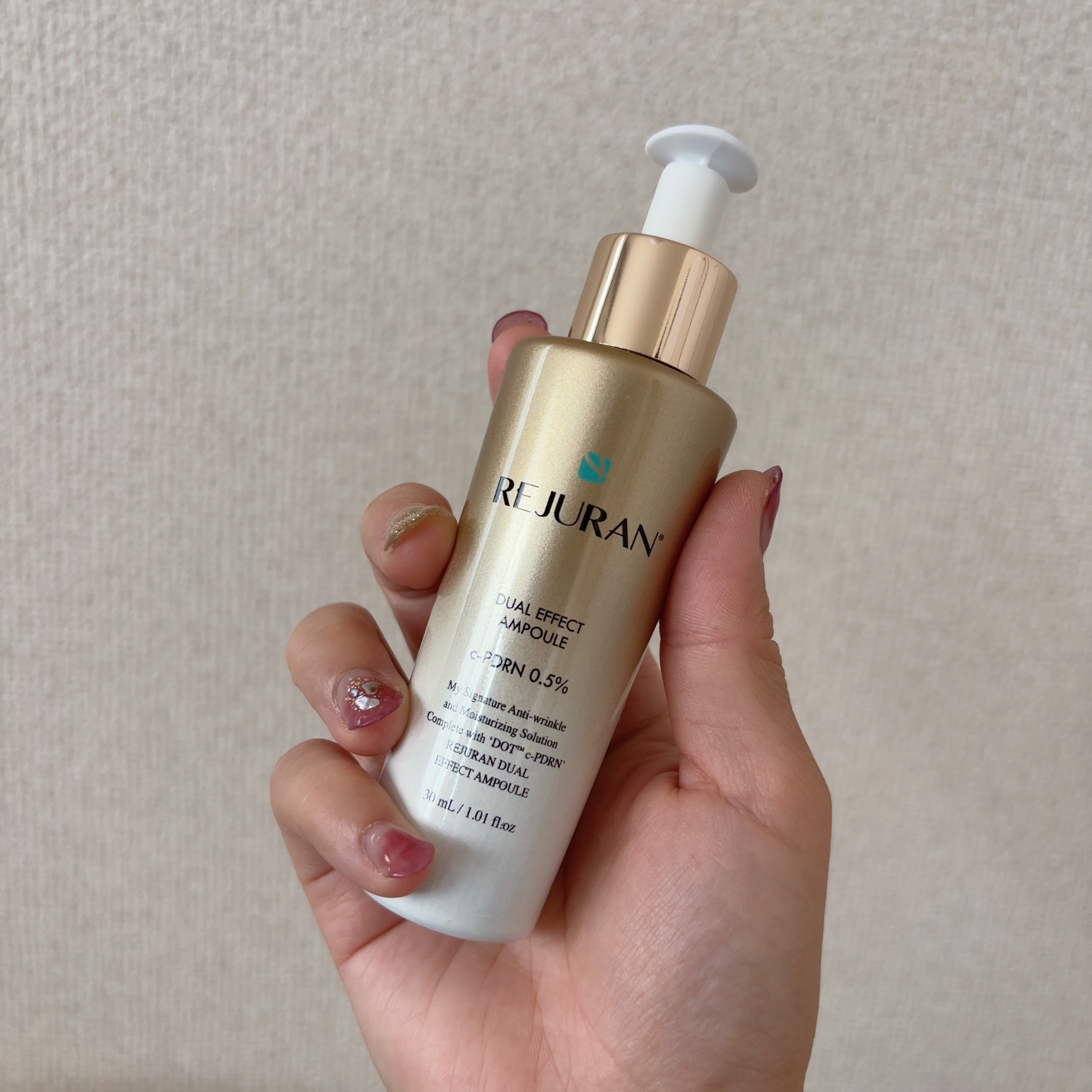 「弾力ケアにはこれ！」
と言われていたのでずっと使ってみたかったアイテム🥹💗

とろとろの美容液でしっとりするような使い心地✨クリーム塗るの忘れちゃうくらい😂

ツヤツヤ〜って感じもすごく好みでした！！

独特な香りが少しするけど気に