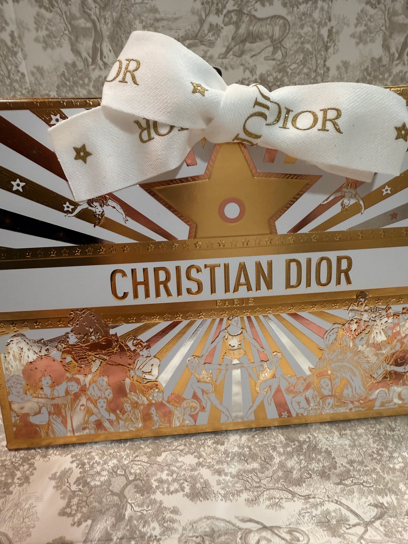 juin“見た目マイナス7歳を目指す” on LIPS 「購入品✨🎄Diorホリデー🎄ルージュディオールシークインリキッ..」(2枚目)