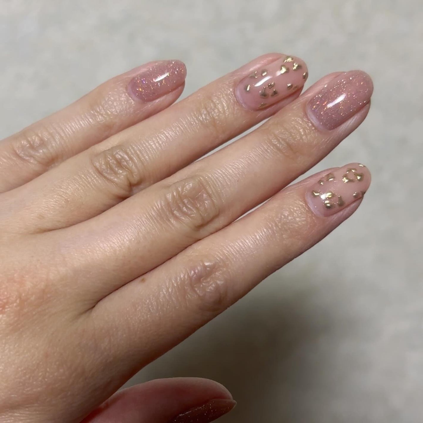 ho.ma.ri on LIPS 「今月のネイルです💅今月はずっとやりたかったミラーのレオパード✨..」(2枚目)