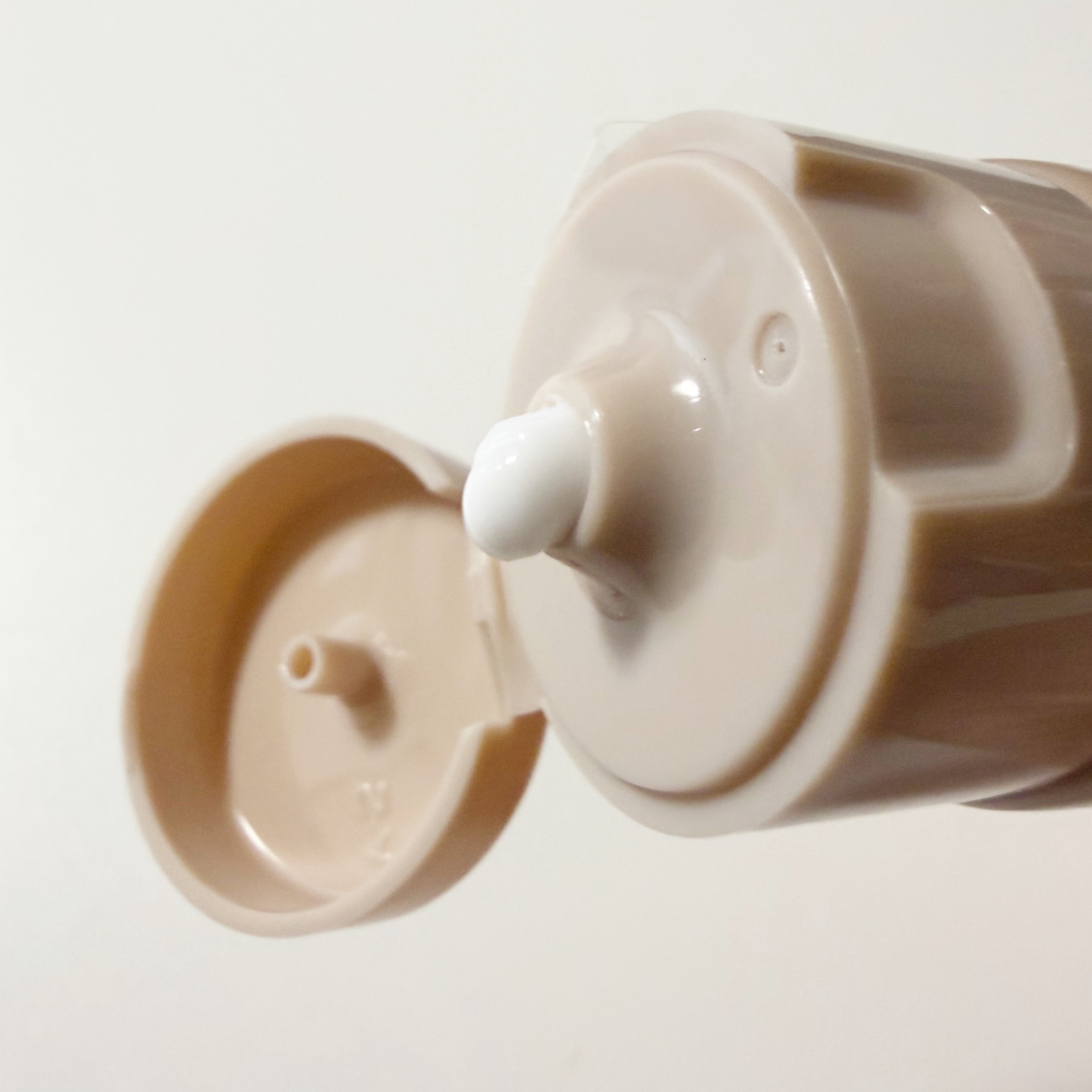 ヴァシリーサ ヌード ワン フレグランス ティント ハンドクリーム/ヴァシリーサ/ハンドクリームを使ったクチコミ（2枚目）