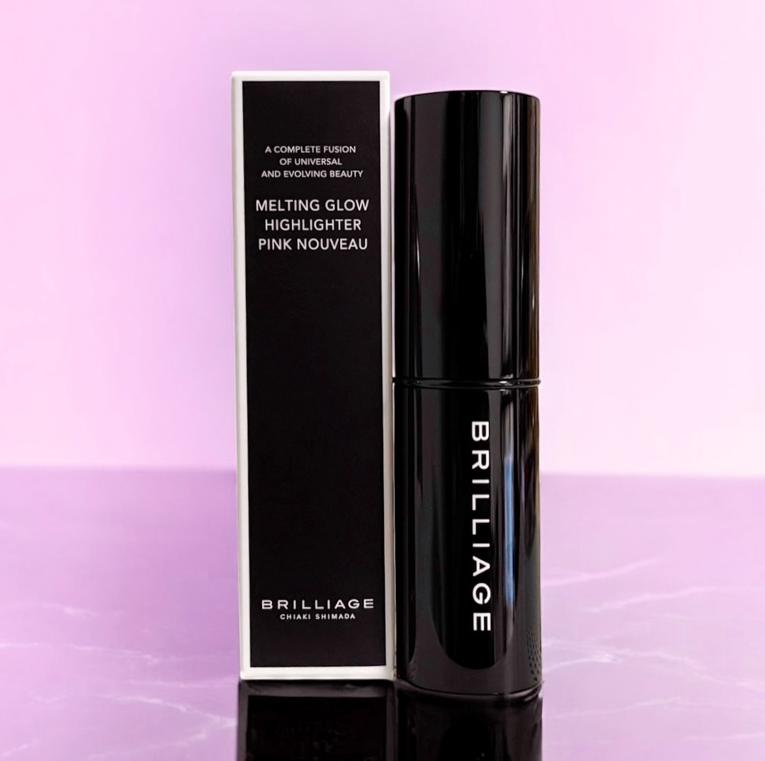 メイクが一気に垢抜けるハイライターに新色✨

ブリリアージュ メルティング グロウ ハイライター ピンクヌーボー

肌そのものが発光しているようなシアーなツヤはそのままに、淡いピンクを採用することでほんのりと血色感もプラスしアップデートされ