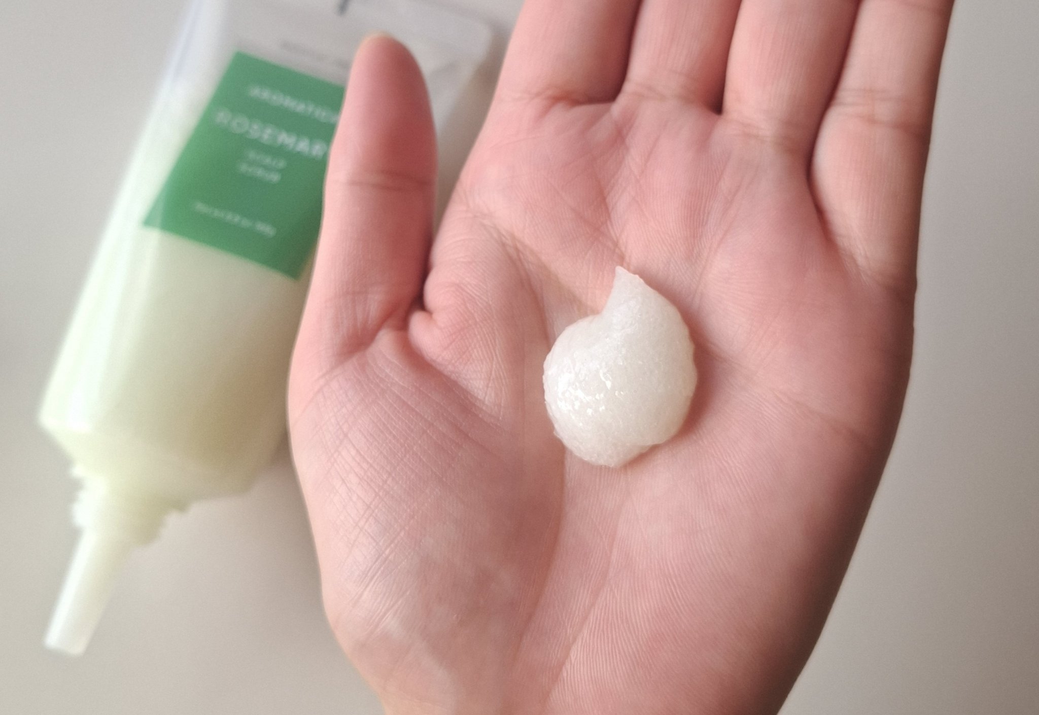 ローズマリー スカルプ スクラブ/AROMATICA/ヘッドスクラブを使ったクチコミ（2枚目）