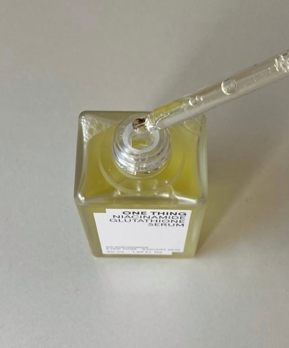 ONE THING ナイアシンアミドグルタチオンセラムのクチコミ「ONE THING
ナイアシンアミドグルタチオンセラム　　50ml

肌のトーンアップやキメが.....」（2枚目）