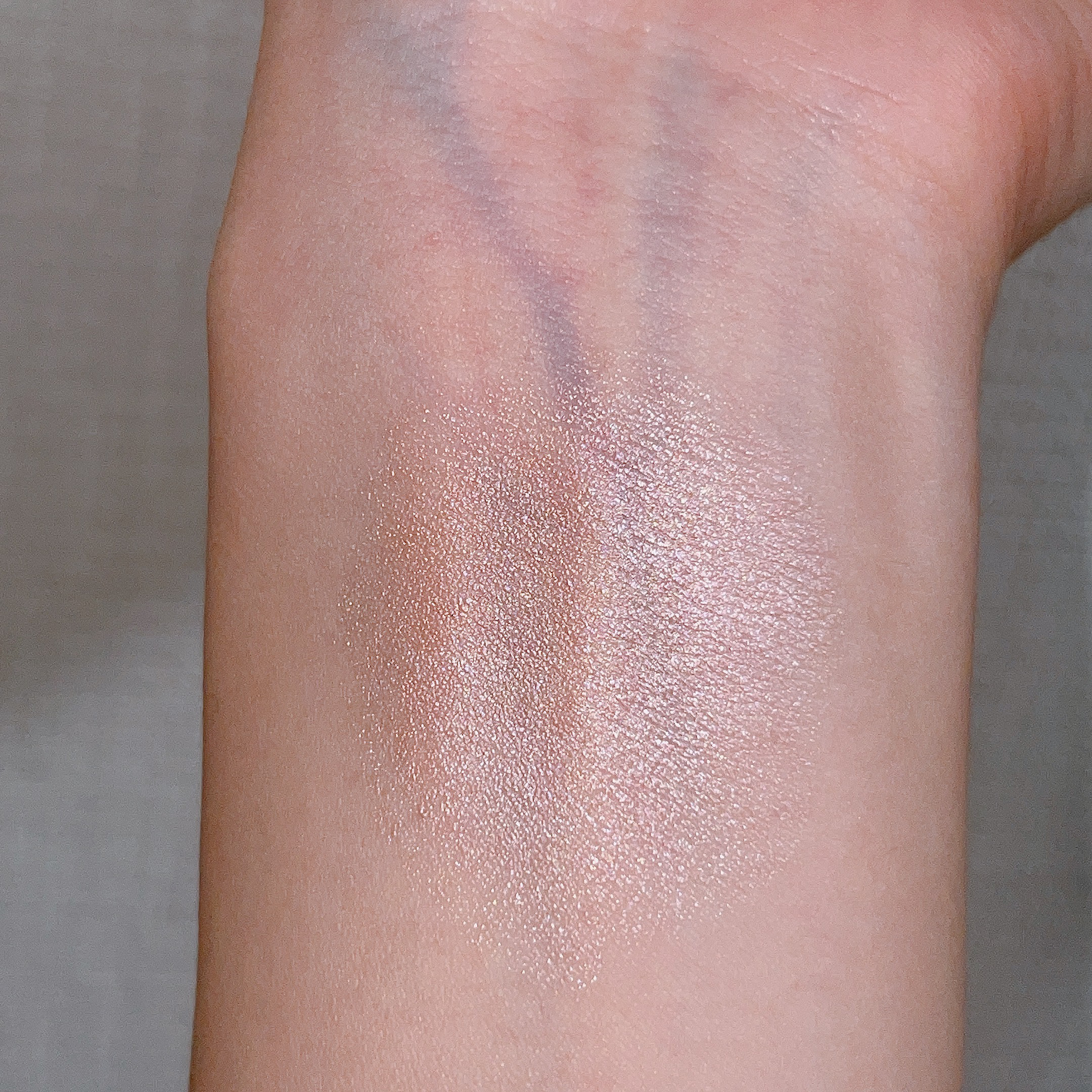 レブロン グロウ ハイライター/REVLON/リキッドハイライトを使ったクチコミ（3枚目）