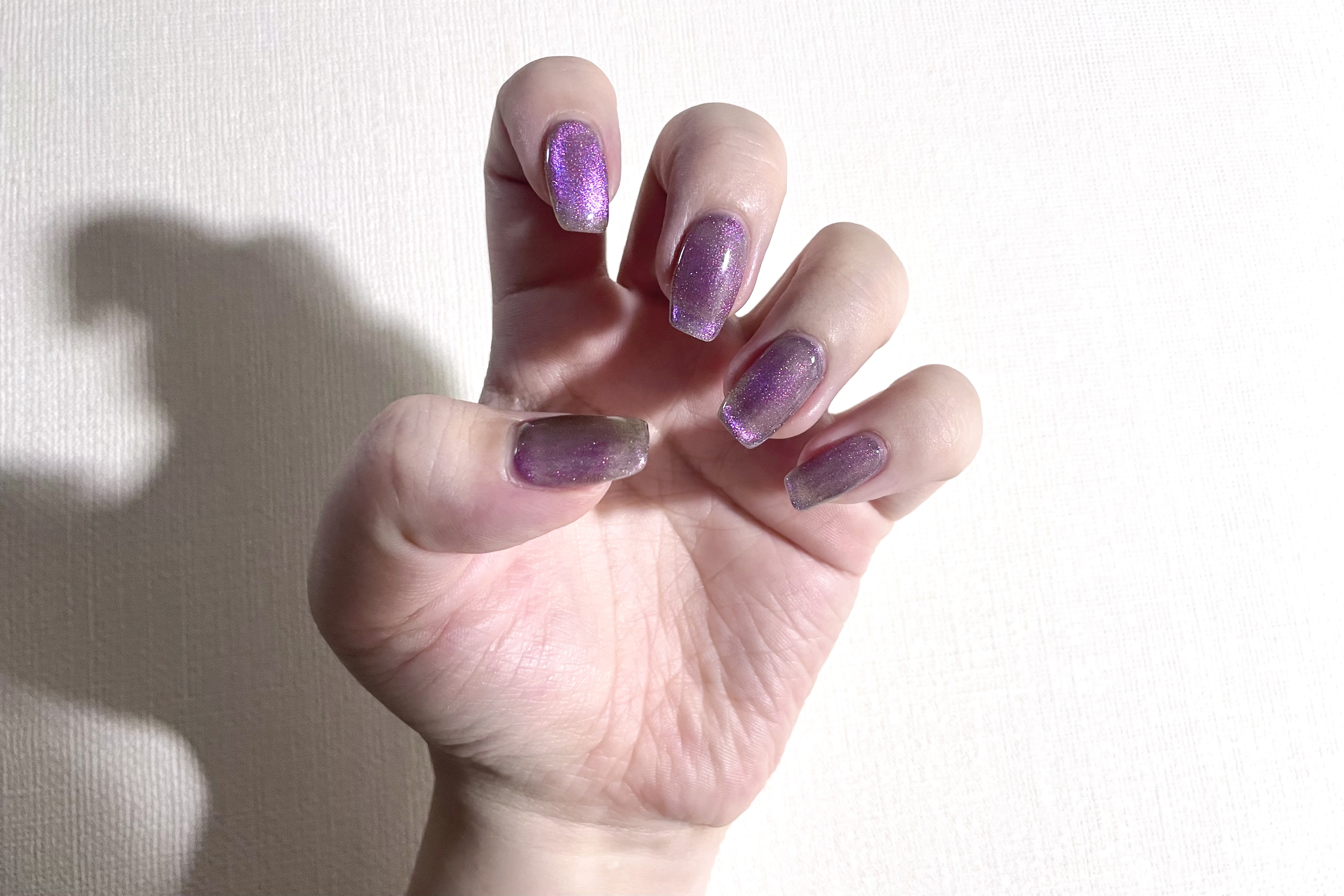 
今の爪です〜ಠ_ಠ

紫のマグネット！ಠ_ಠ



#ネイル
#マグネットネイル
