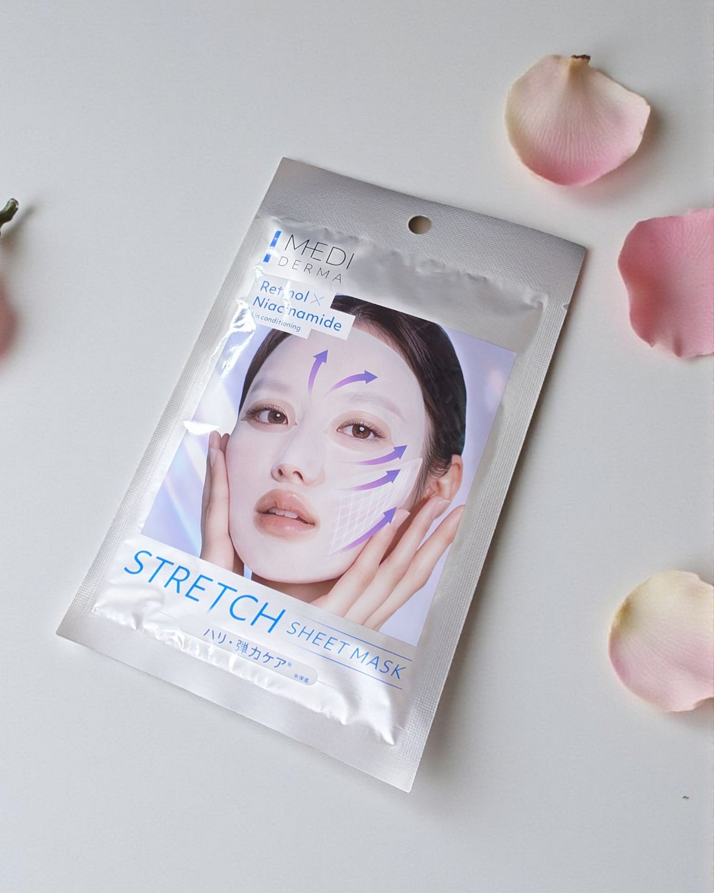 メディダーマ　ストレッチシートマスク
⋆┈┈┈┈┈┈┈┈┈┈┈┈┈┈┈⋆
糸リフト発想×PDRN※1配合
特殊ストレッチシートでフェイスラインを引き上げて貼るシートマスク。
美容成分たっぷりの濃厚ミルク美容液が角層のすみずみまで浸透し、引き
