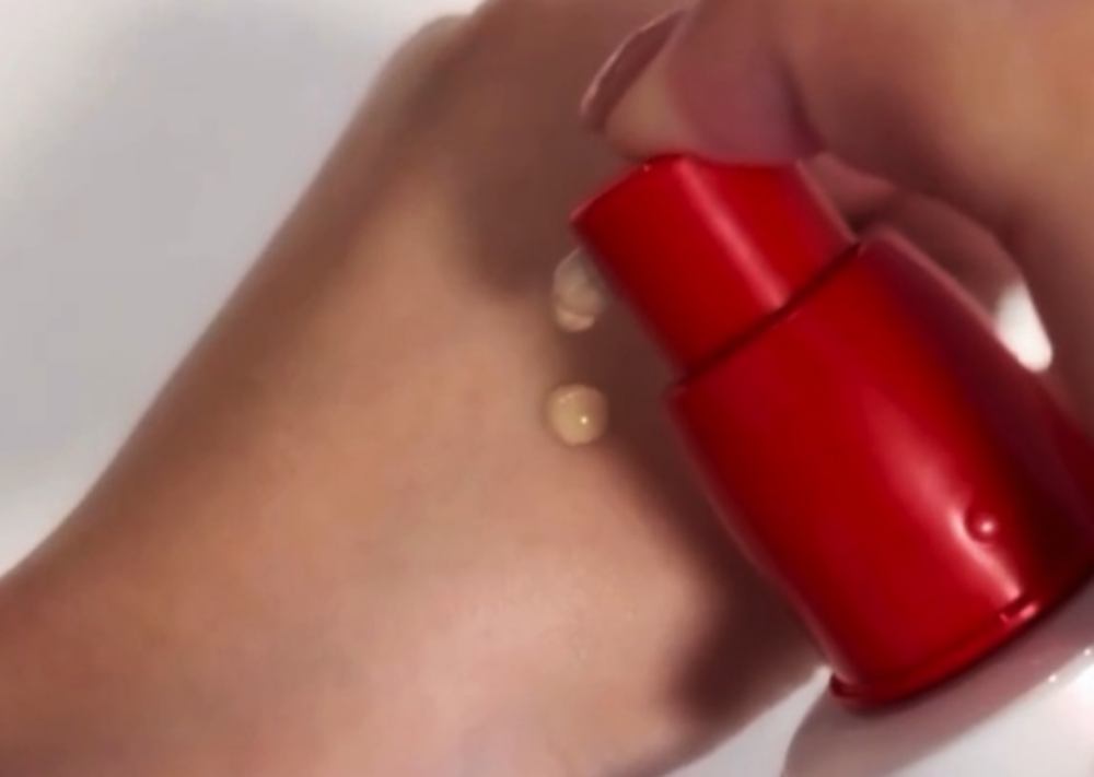 エッセンス スキングロウ ファンデーション 130 Opal/SHISEIDO/リキッドファンデーションを使ったクチコミ（3枚目）