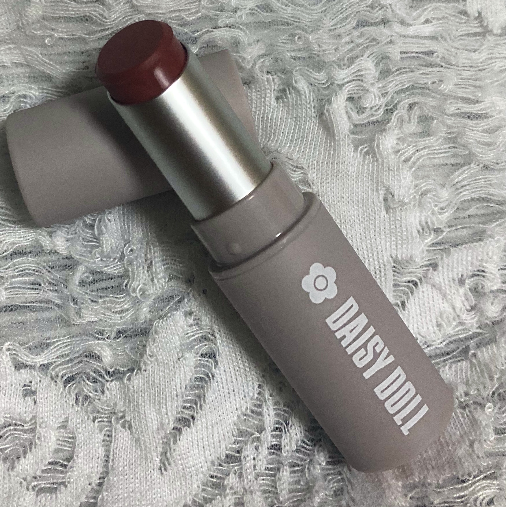 マットリップスティック R-01 クランキーアップル/DAISY DOLL by MARY QUANT/口紅を使ったクチコミ（2枚目）