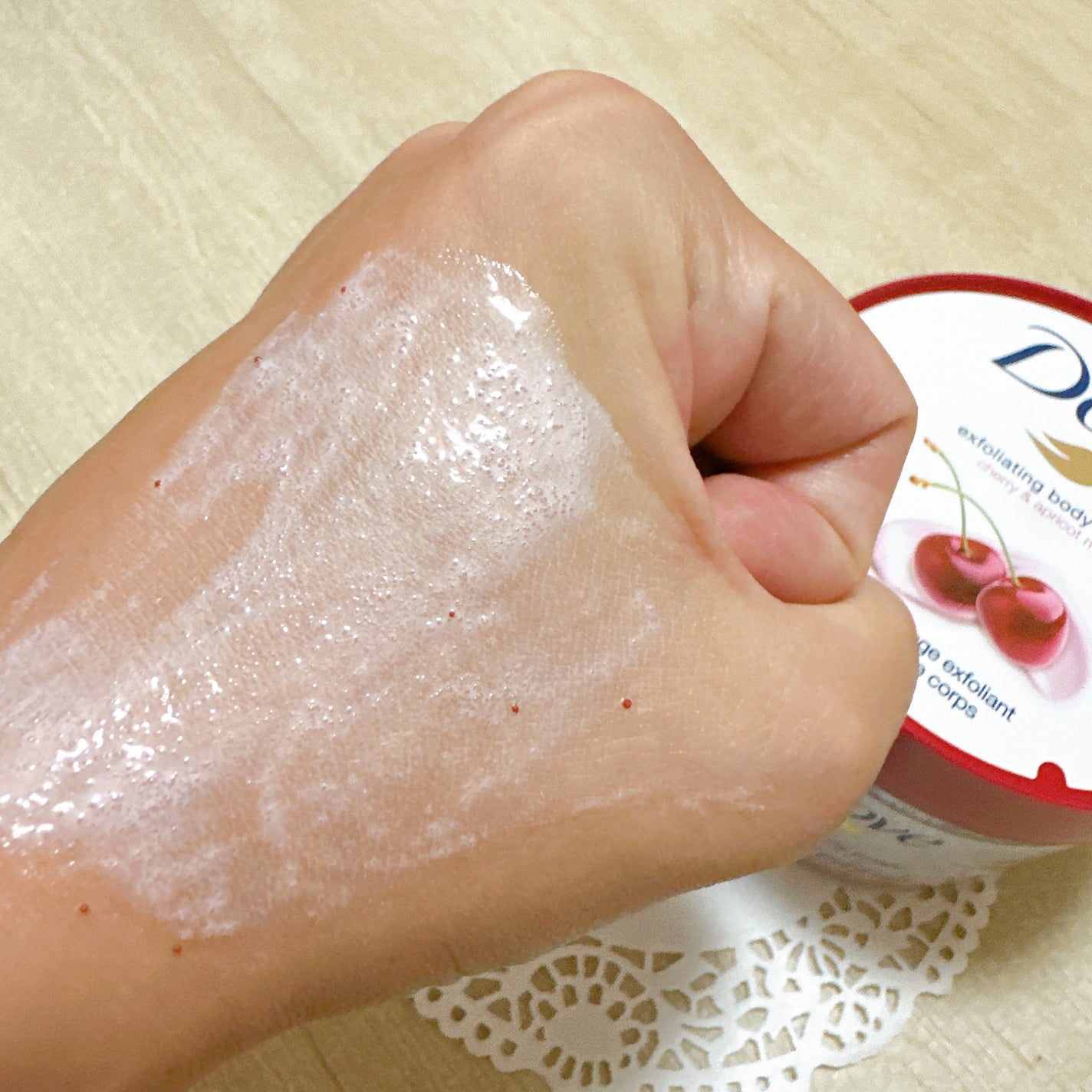 ダヴ ふわとろ クリーミースクラブ チェリー&アプリコットミルク/ダヴ/ボディスクラブを使ったクチコミ(5枚目)