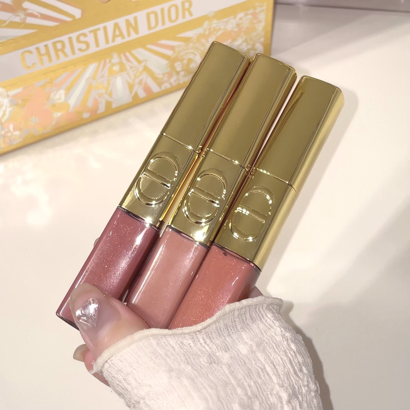 マスクしても飲み物飲んでも全ｯｯ然落ちないディオールのルージュ ディオール シークイン リキッド デュオ。私がリップに求める全てがここに詰め込まれてる…


#深みリップに恋する季節 