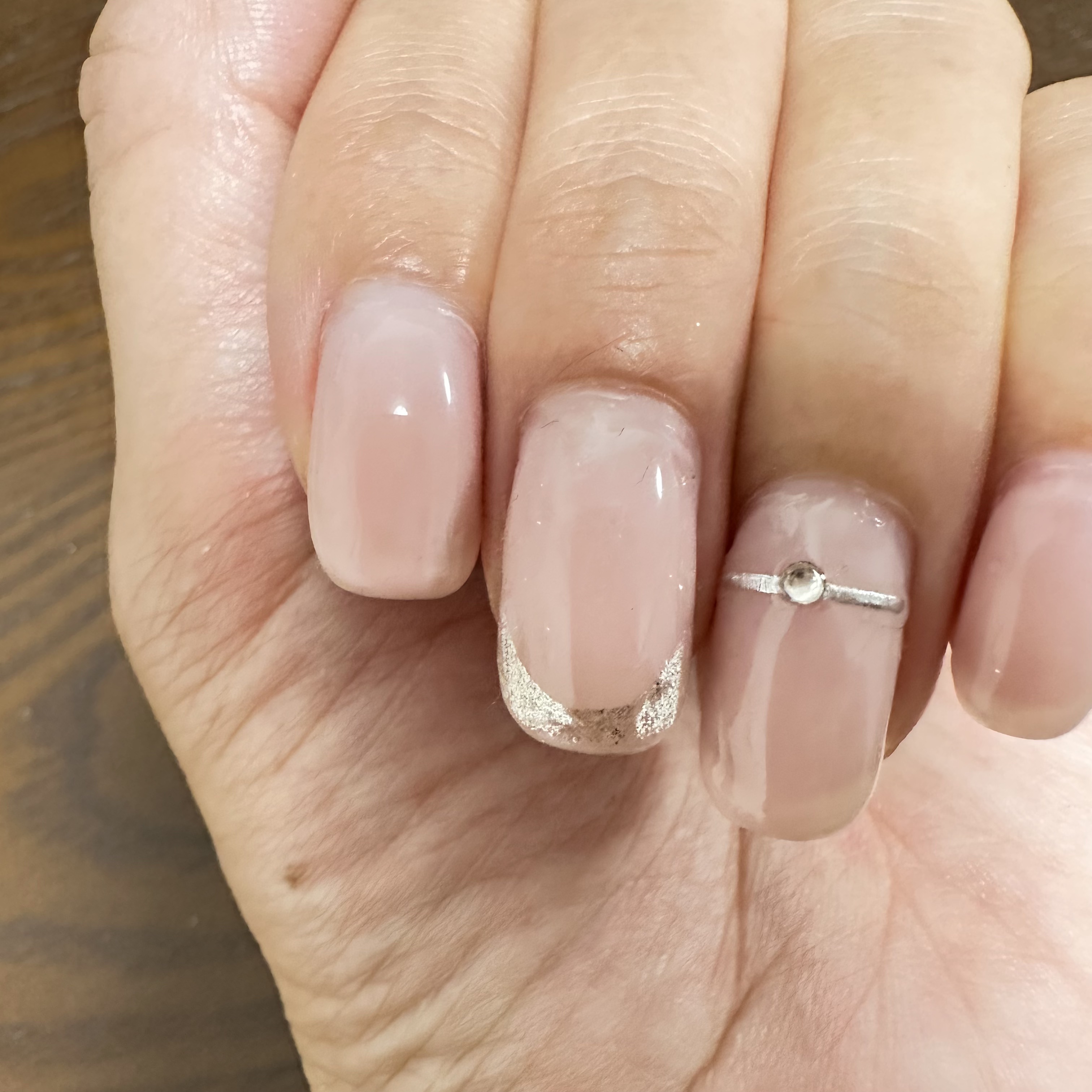 フェアリーダストパウダーオーロラピーコック/キャンドゥ/ネイルシールを使ったクチコミ（2枚目）