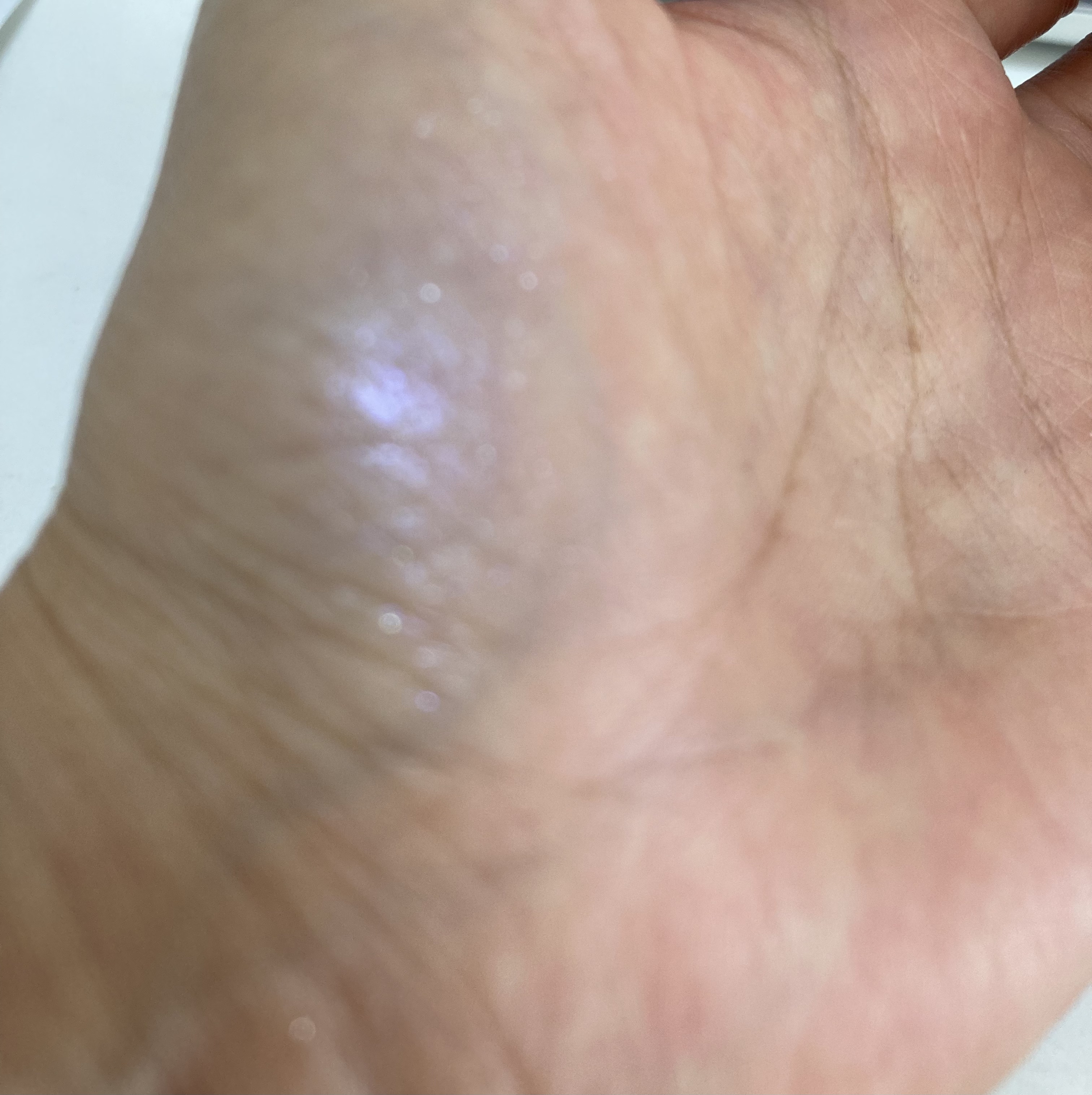 MAJOLICA MAJORCA シャドーカスタマイズ (フローティング)のクチコミ「透明感がでるような、ベースにもなるラベンダーのアイシャドウを探していました。
ブルベ夏の娘用に.....」（2枚目）