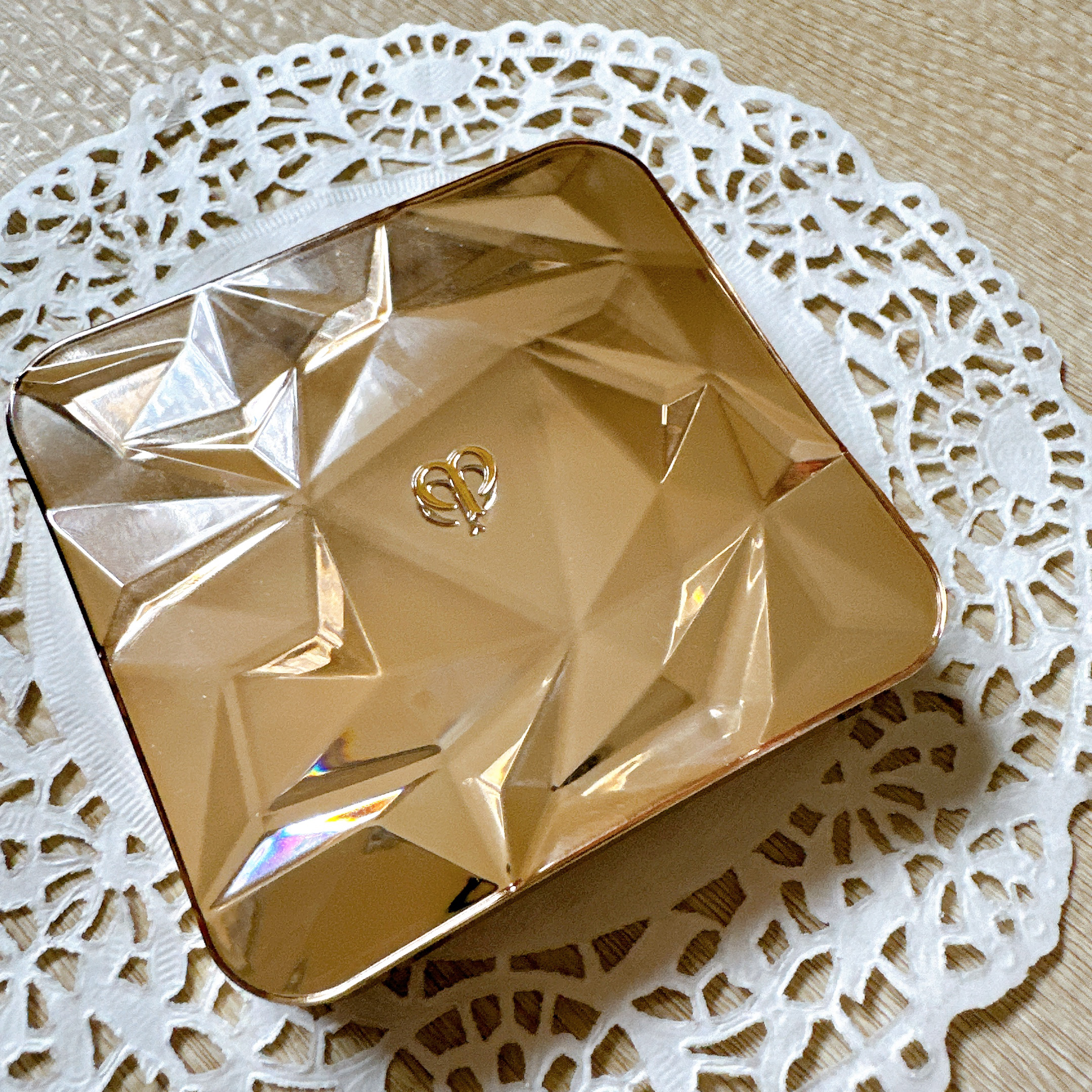 ル・レオスールデクラ /クレ・ド・ポー ボーテ/パウダーハイライトを使ったクチコミ（2枚目）