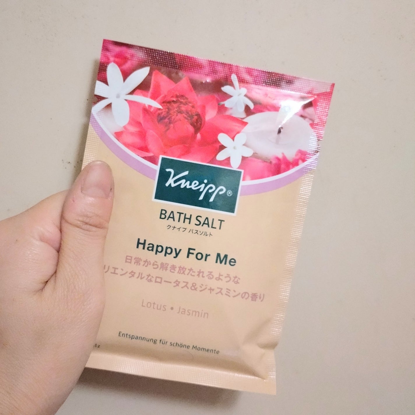 バスソルト ハッピーフォーミー ロータス&ジャスミンの香り/クナイプ/無機塩系入浴剤を使ったクチコミ(1枚目)