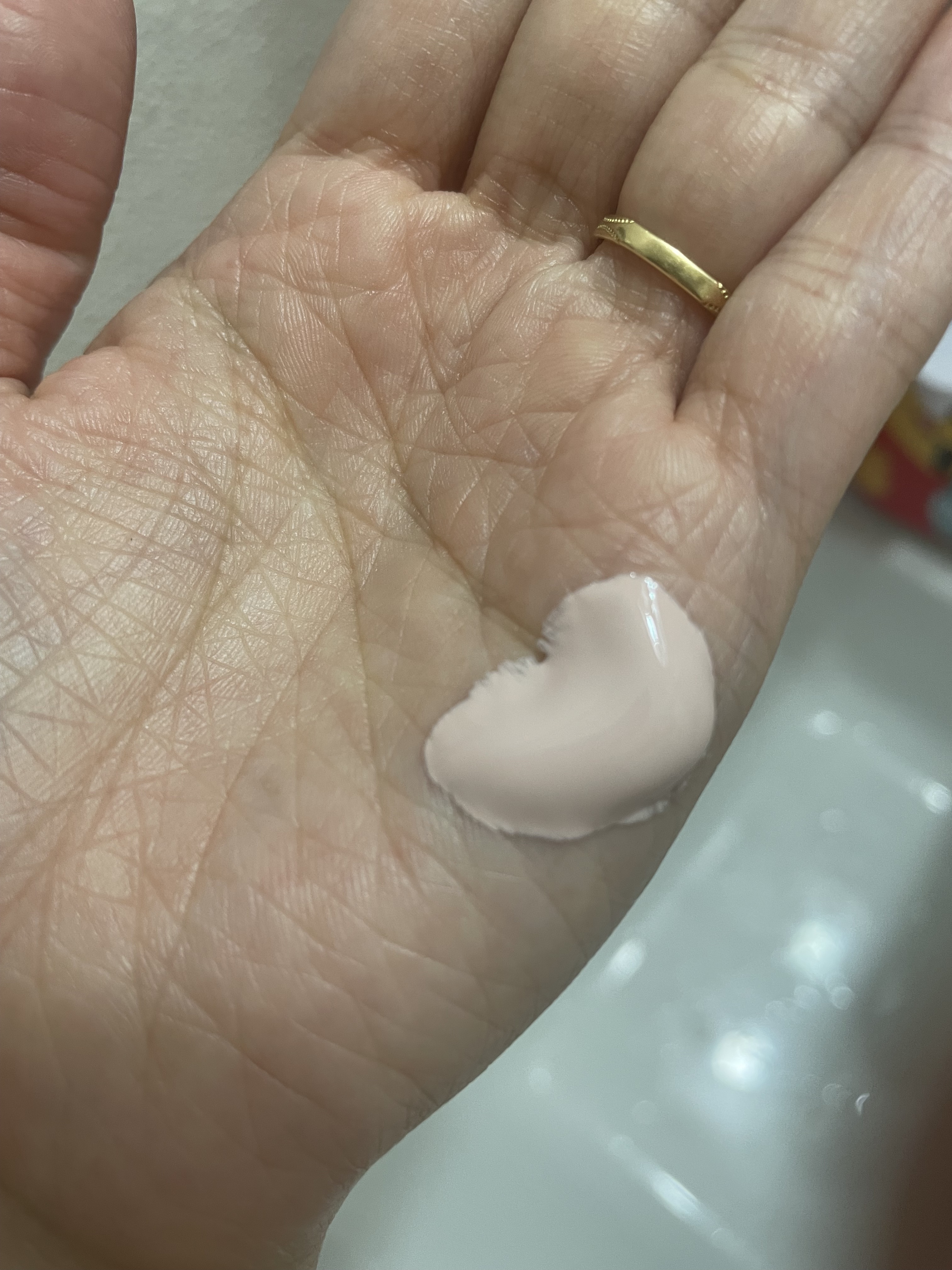 ミネラルシームレススキンベース 02 ピンクベージュ/ONLY MINERALS/化粧下地を使ったクチコミ（2枚目）