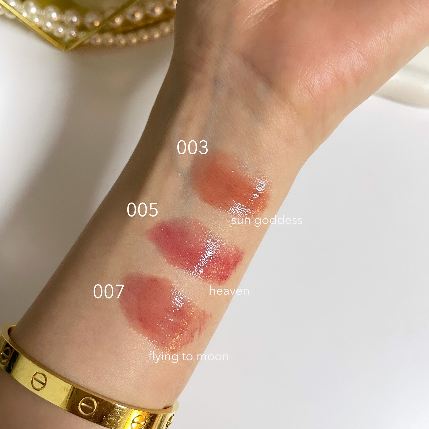 レブロン スーパー ラストラス デューイ シャイン リップスティック/REVLON/口紅を使ったクチコミ（2枚目）