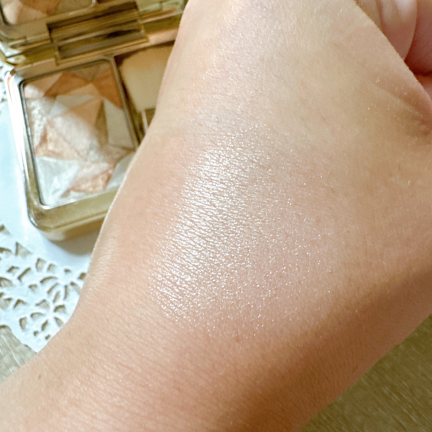 ル・レオスールデクラ /クレ・ド・ポー ボーテ/パウダーハイライトを使ったクチコミ(4枚目)