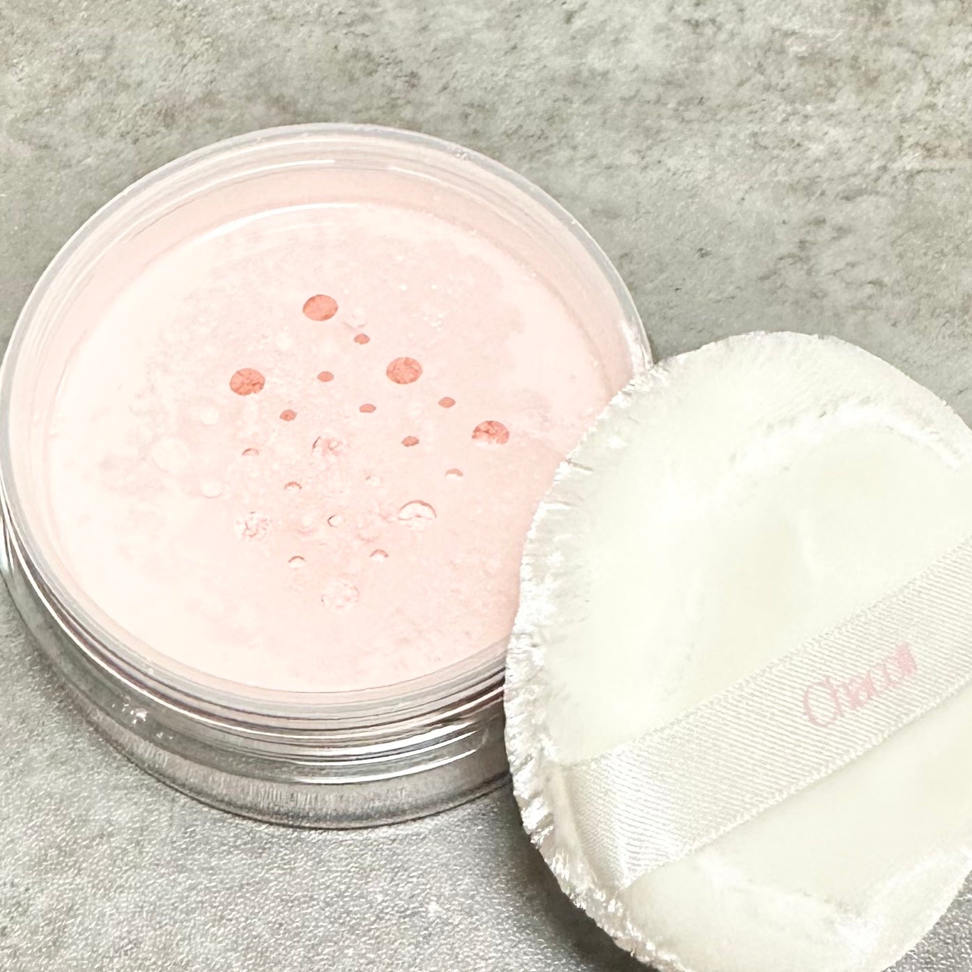 フィニッシングパウダー モイストC/チャコット・コスメティクス/ルースパウダーを使ったクチコミ(2枚目)