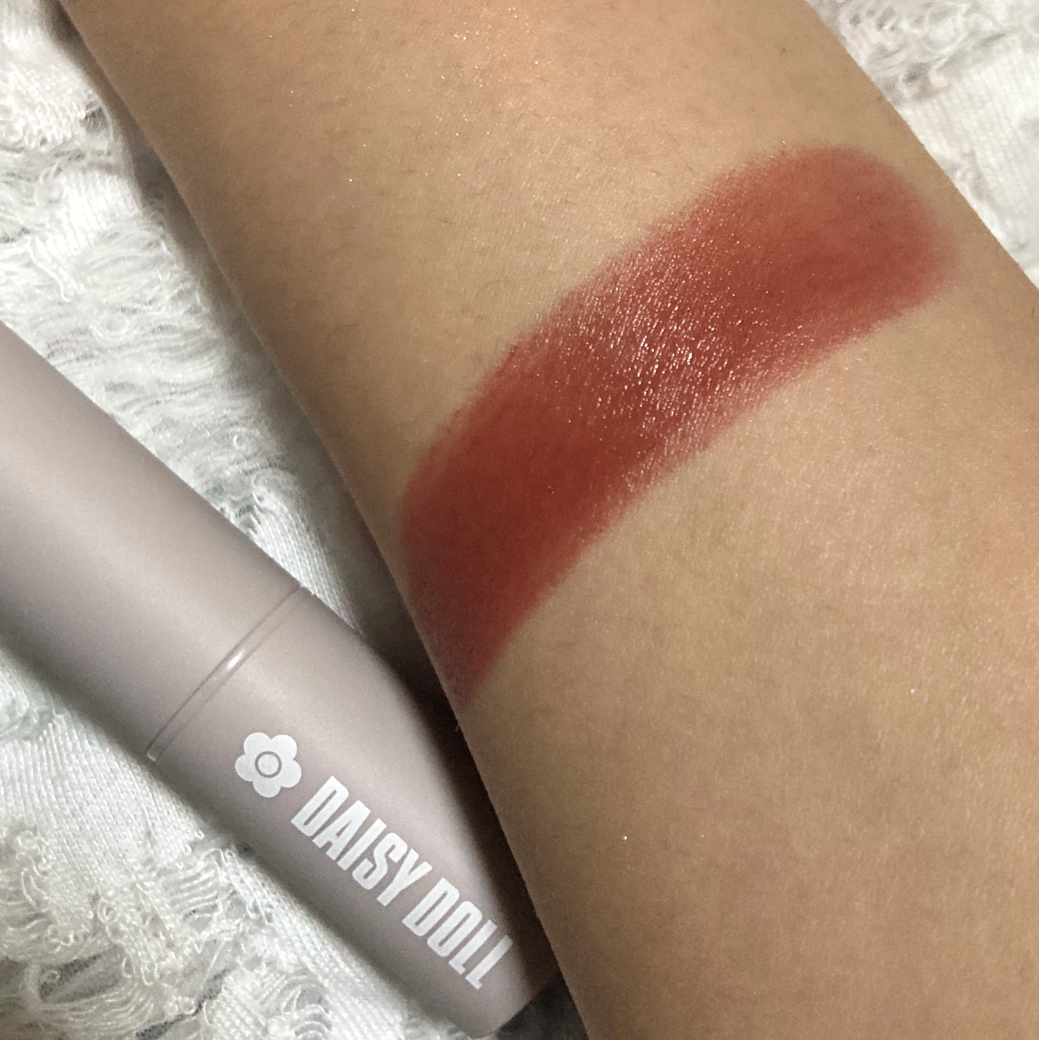 マットリップスティック R-01 クランキーアップル/DAISY DOLL by MARY QUANT/口紅を使ったクチコミ（3枚目）