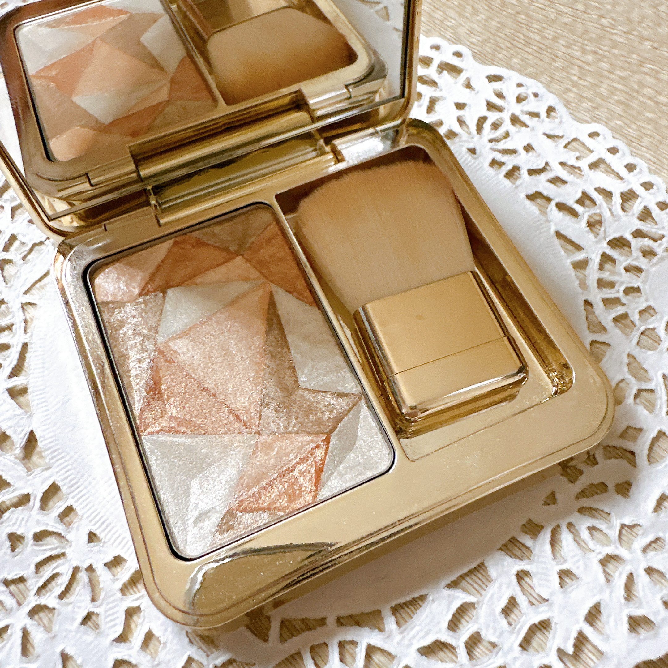 ル・レオスールデクラ /クレ・ド・ポー ボーテ/パウダーハイライトを使ったクチコミ（3枚目）