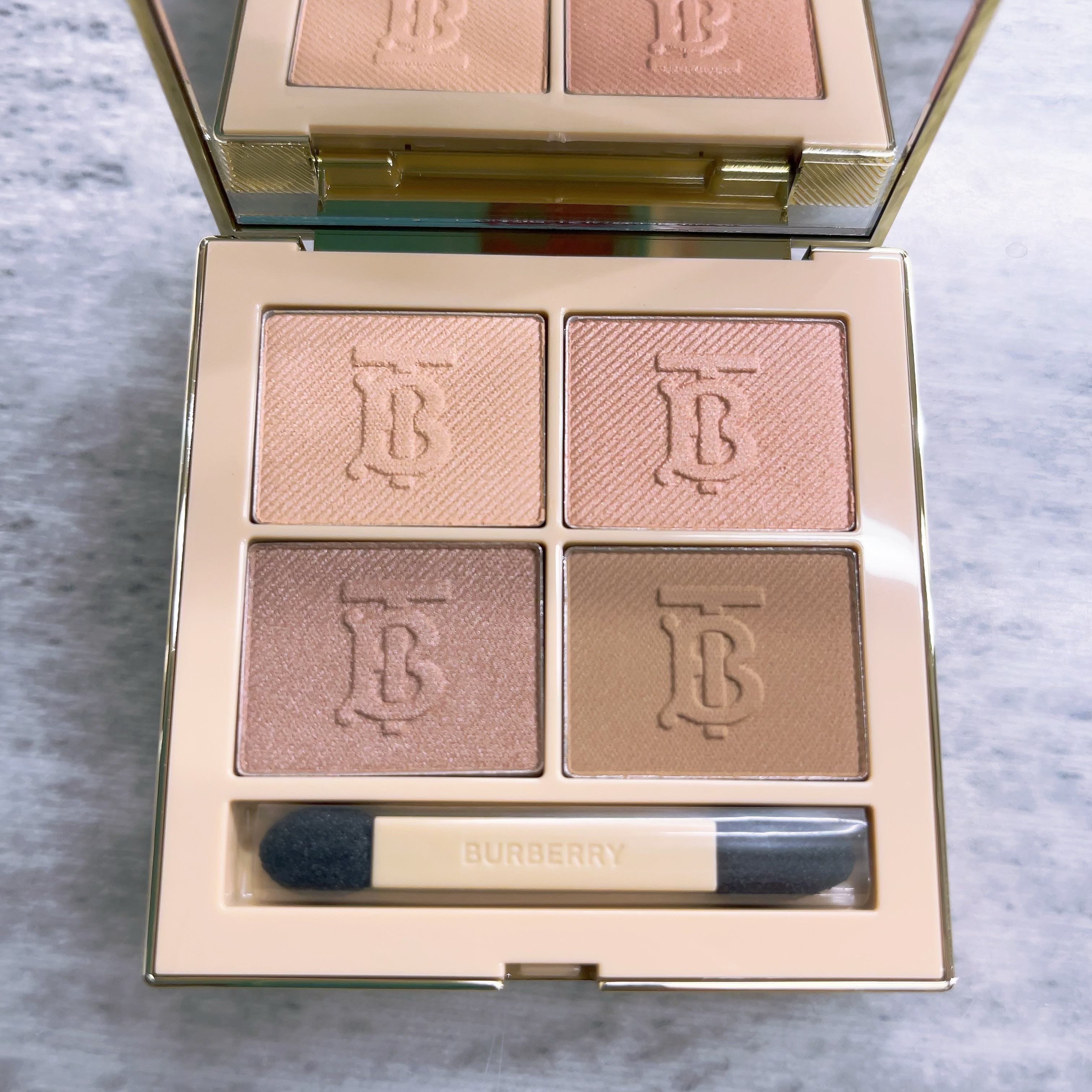 試してみた】バーバリー アイ クアッド Burberry Beautyの人気色