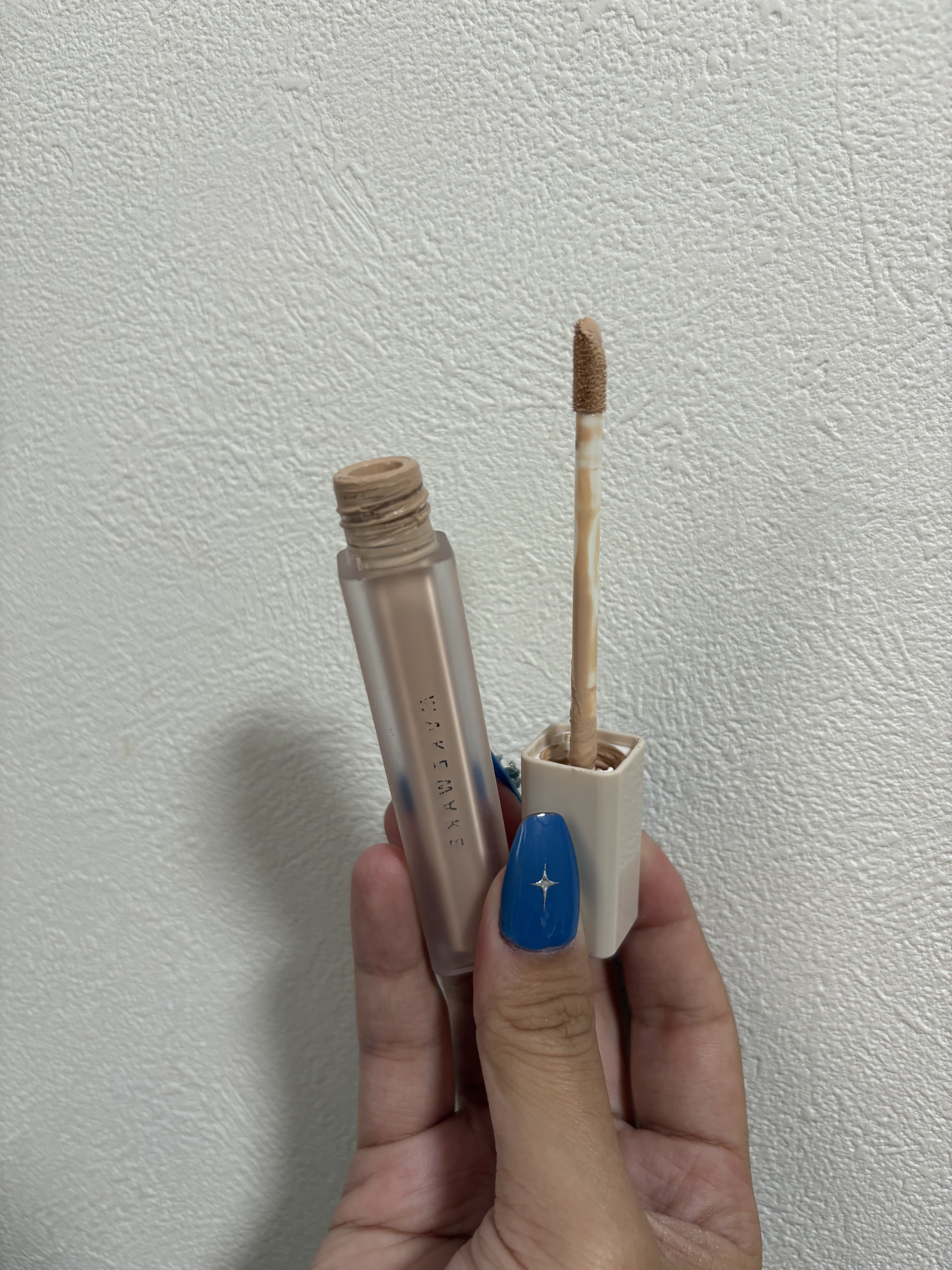 ディファイニングカバーコンシーラー 15 ライトアイボリー/wakemake/リキッドコンシーラーを使ったクチコミ（2枚目）